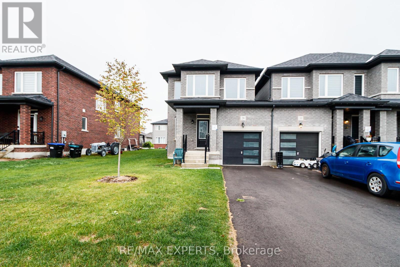 28 Lisa Street, Wasaga Beach, Ontario  L9Z 0K8 - Photo 2 - S12432213