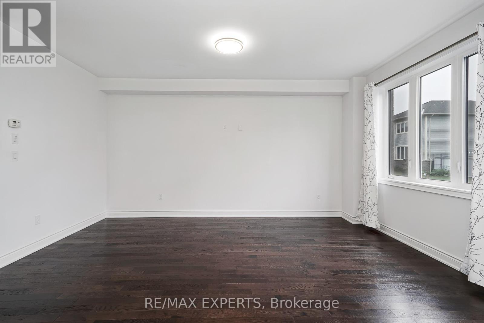 28 Lisa Street, Wasaga Beach, Ontario  L9Z 0K8 - Photo 23 - S12432213