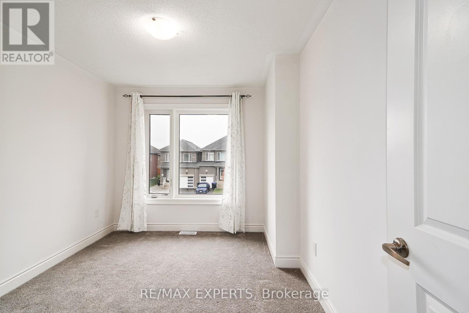 28 Lisa Street, Wasaga Beach, Ontario  L9Z 0K8 - Photo 28 - S12432213