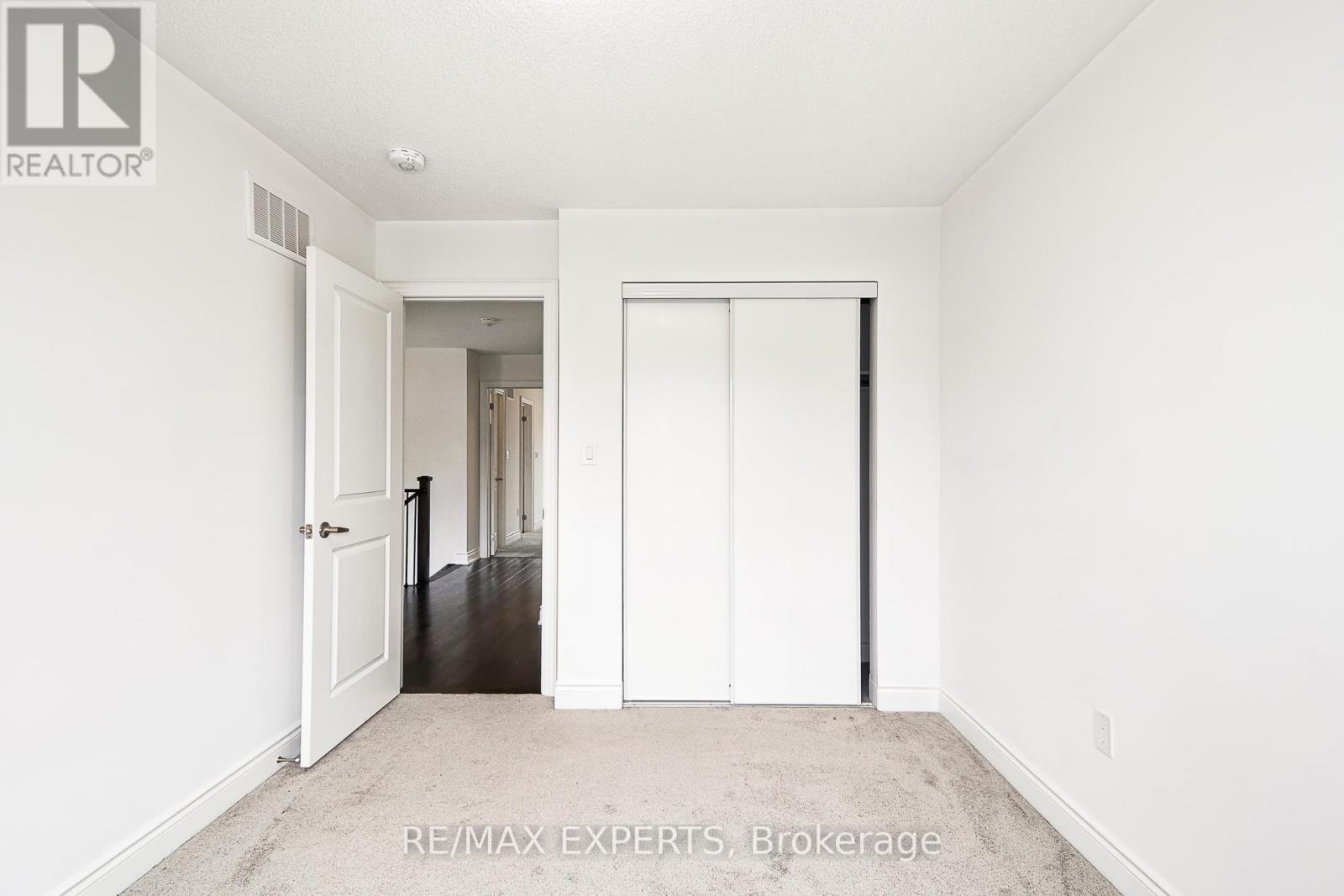28 Lisa Street, Wasaga Beach, Ontario  L9Z 0K8 - Photo 29 - S12432213