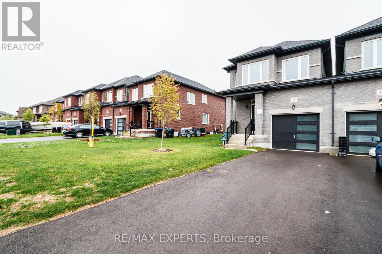 28 Lisa Street, Wasaga Beach, Ontario  L9Z 0K8 - Photo 3 - S12432213