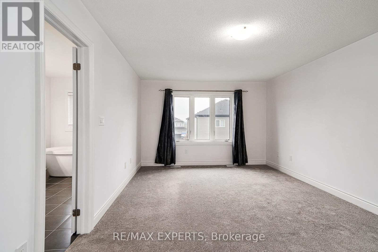 28 Lisa Street, Wasaga Beach, Ontario  L9Z 0K8 - Photo 34 - S12432213