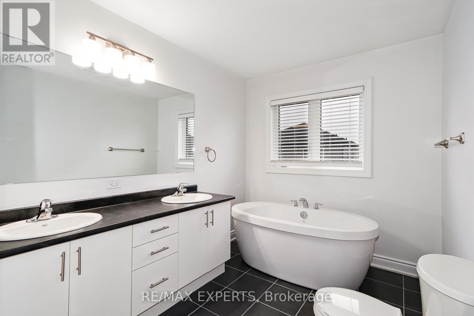 28 Lisa Street, Wasaga Beach, Ontario  L9Z 0K8 - Photo 37 - S12432213