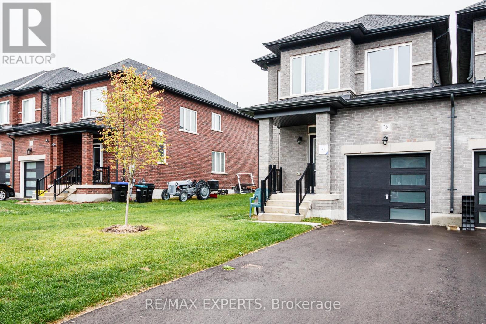 28 Lisa Street, Wasaga Beach, Ontario  L9Z 0K8 - Photo 4 - S12432213
