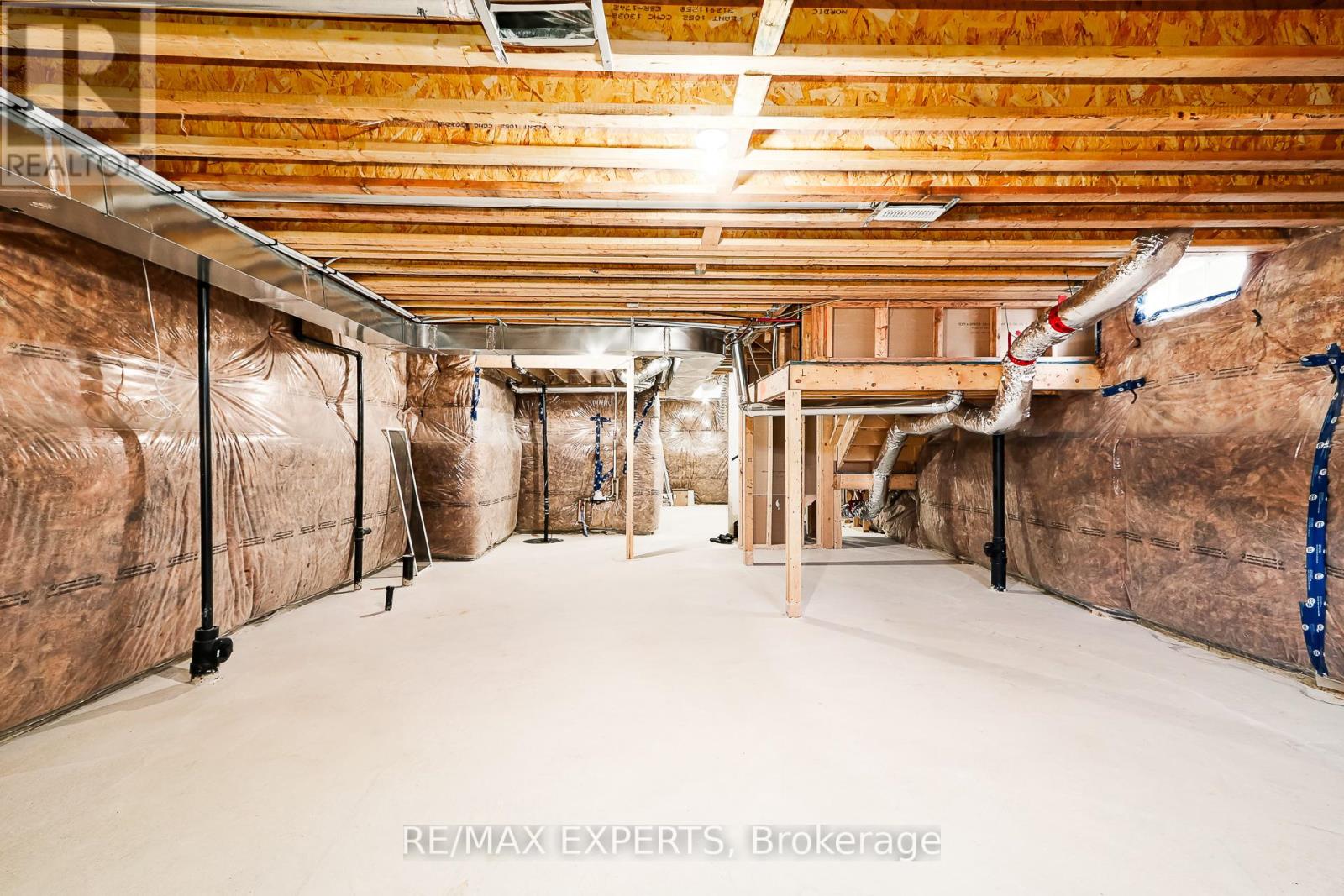 28 Lisa Street, Wasaga Beach, Ontario  L9Z 0K8 - Photo 42 - S12432213