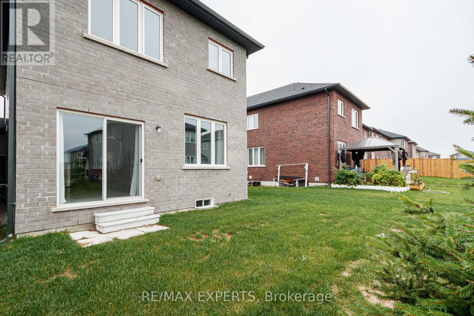 28 Lisa Street, Wasaga Beach, Ontario  L9Z 0K8 - Photo 48 - S12432213