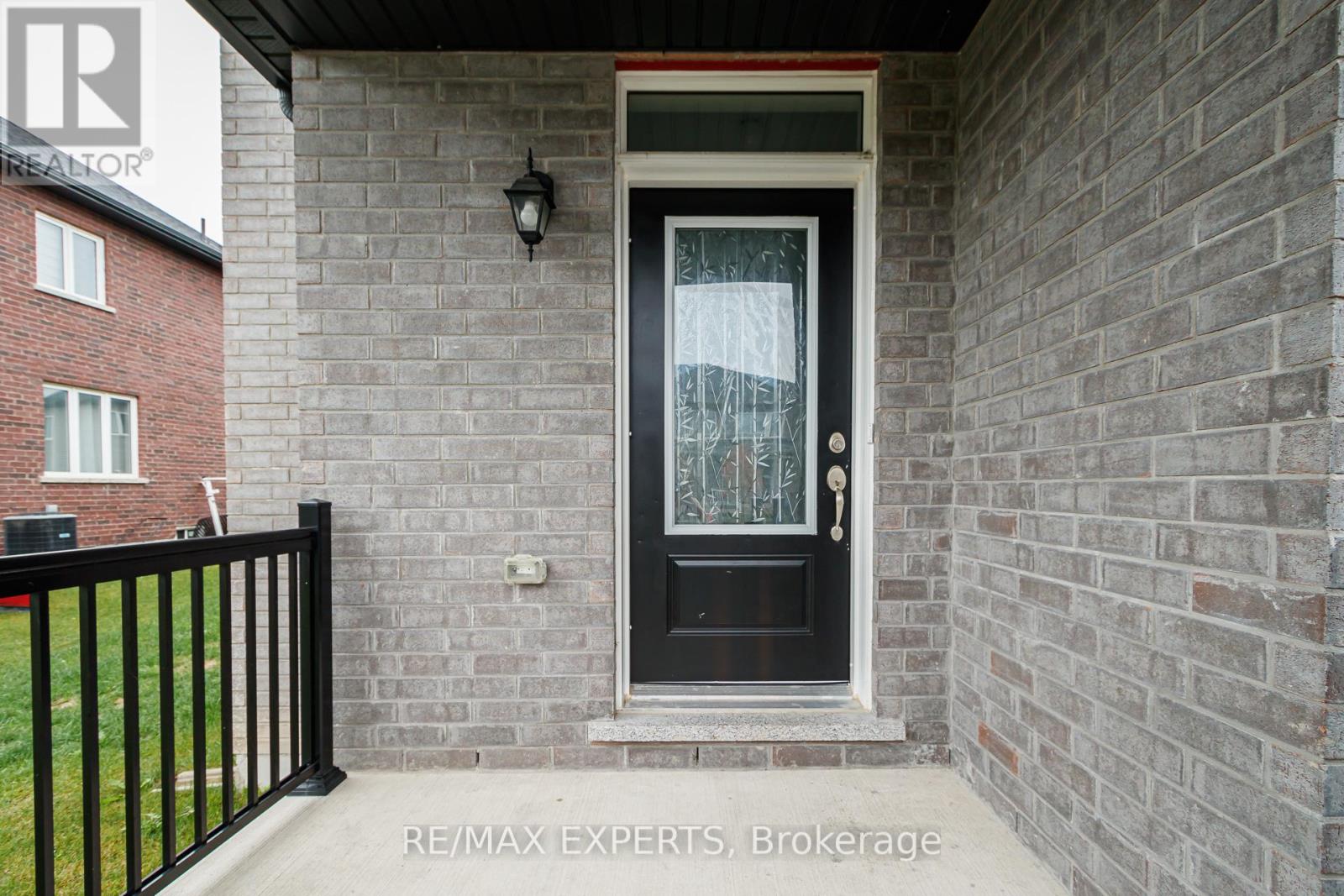 28 Lisa Street, Wasaga Beach, Ontario  L9Z 0K8 - Photo 9 - S12432213