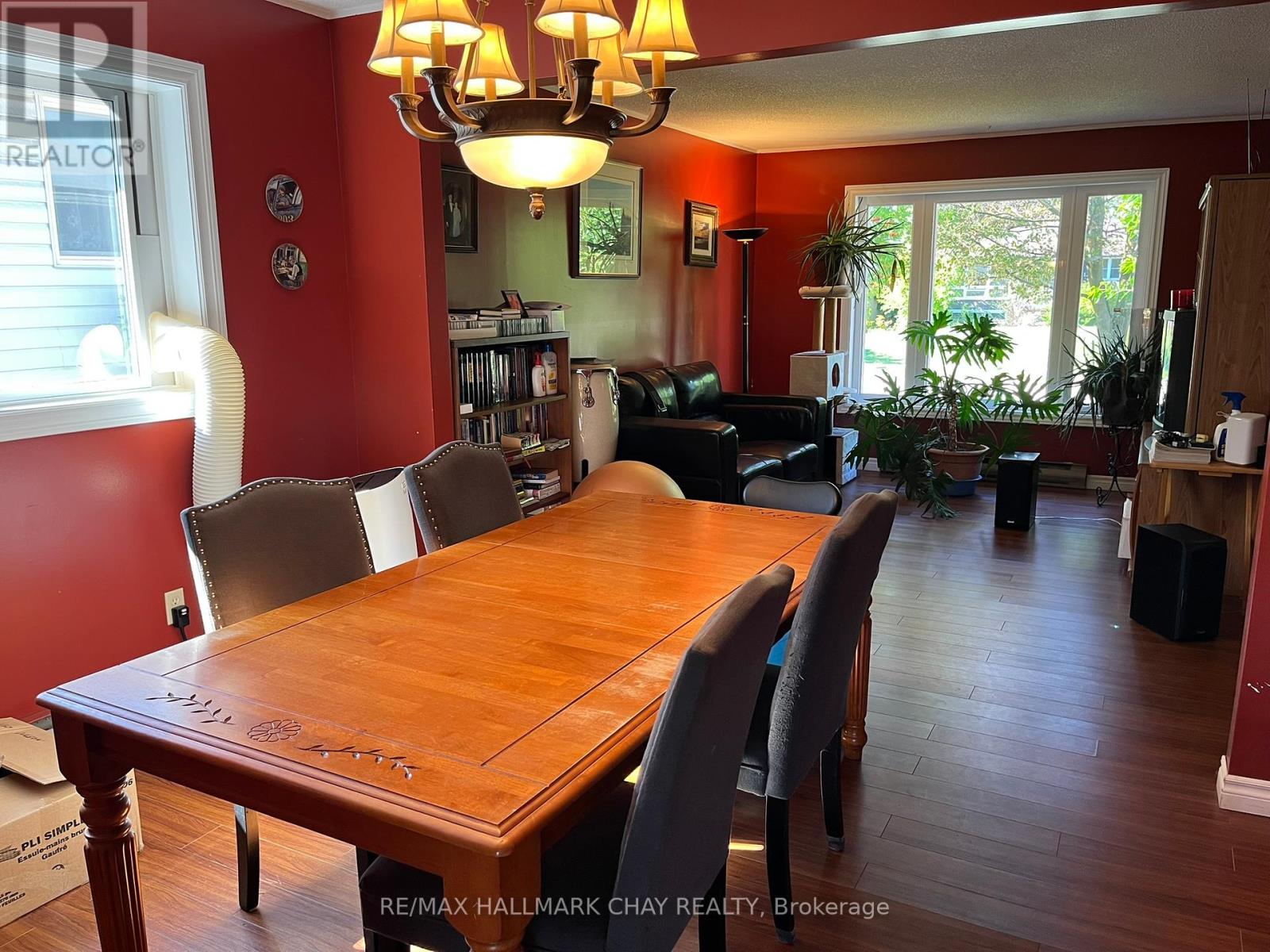 129 Rose Street, Barrie, Ontario  L4M 6C2 - Photo 4 - S12430504
