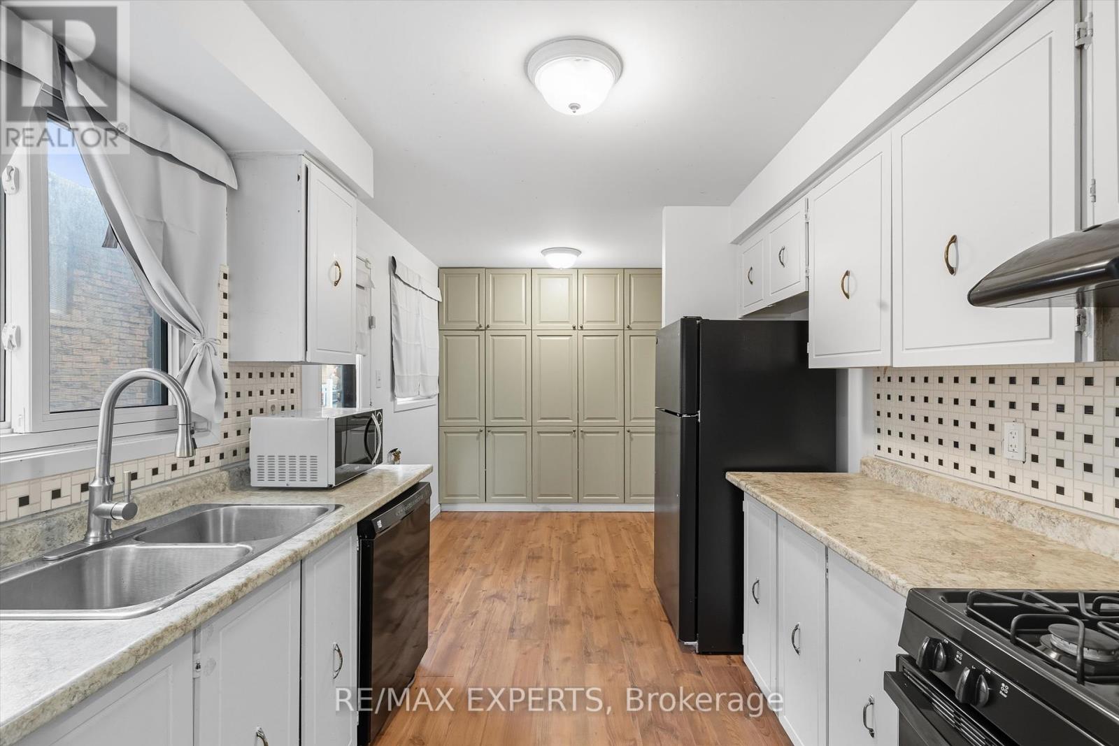 36 Nancy Mccredie Drive, Brampton, Ontario  L6X 2N5 - Photo 10 - W12432081