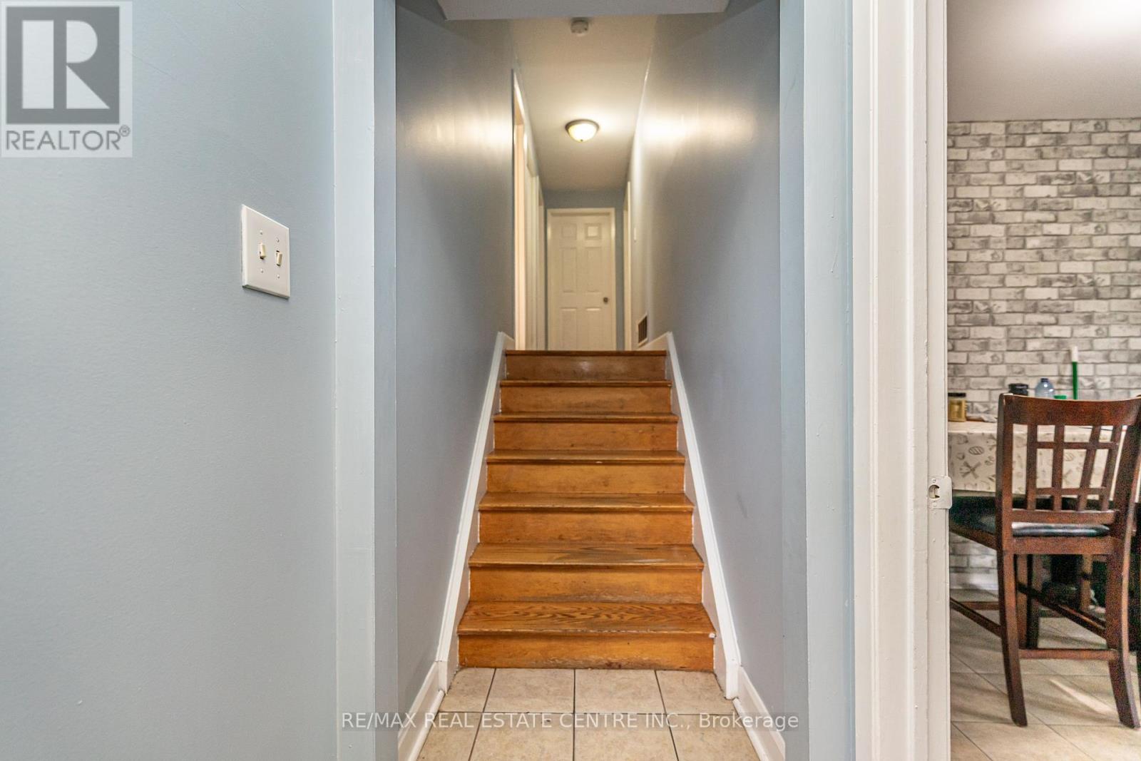 84 Crawley Drive, Brampton, Ontario  L6T 2S4 - Photo 12 - W12432083