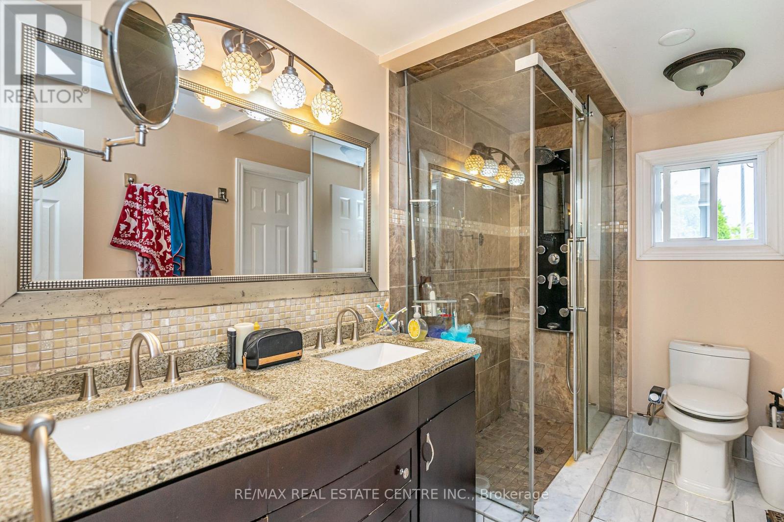 84 Crawley Drive, Brampton, Ontario  L6T 2S4 - Photo 13 - W12432083