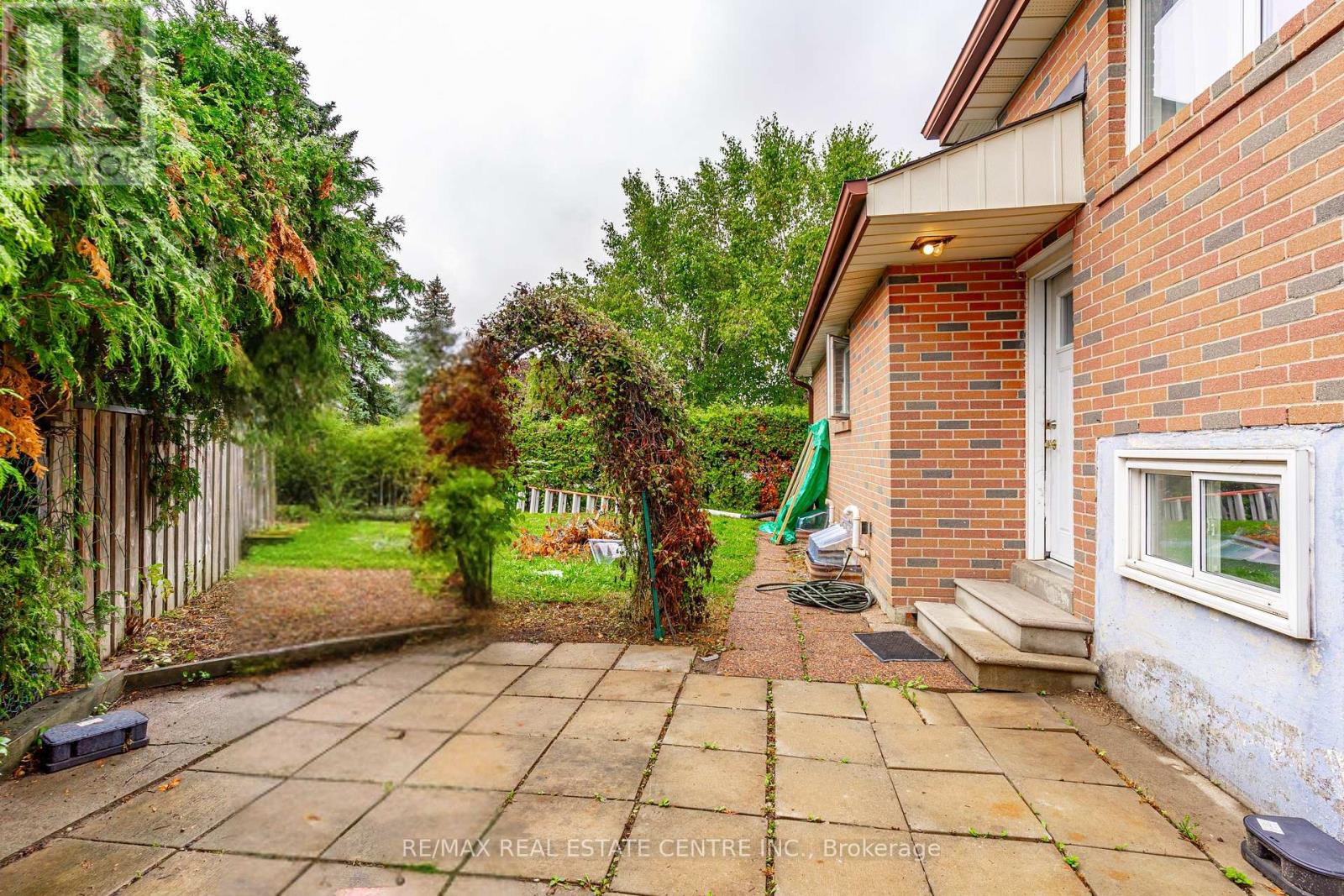 84 Crawley Drive, Brampton, Ontario  L6T 2S4 - Photo 33 - W12432083