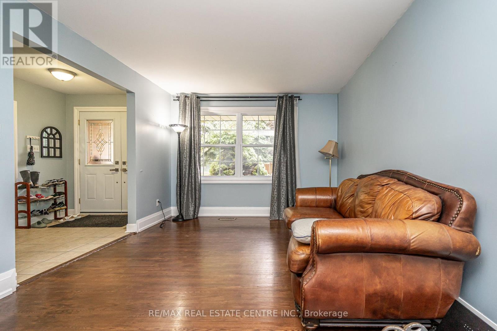 84 Crawley Drive, Brampton, Ontario  L6T 2S4 - Photo 5 - W12432083