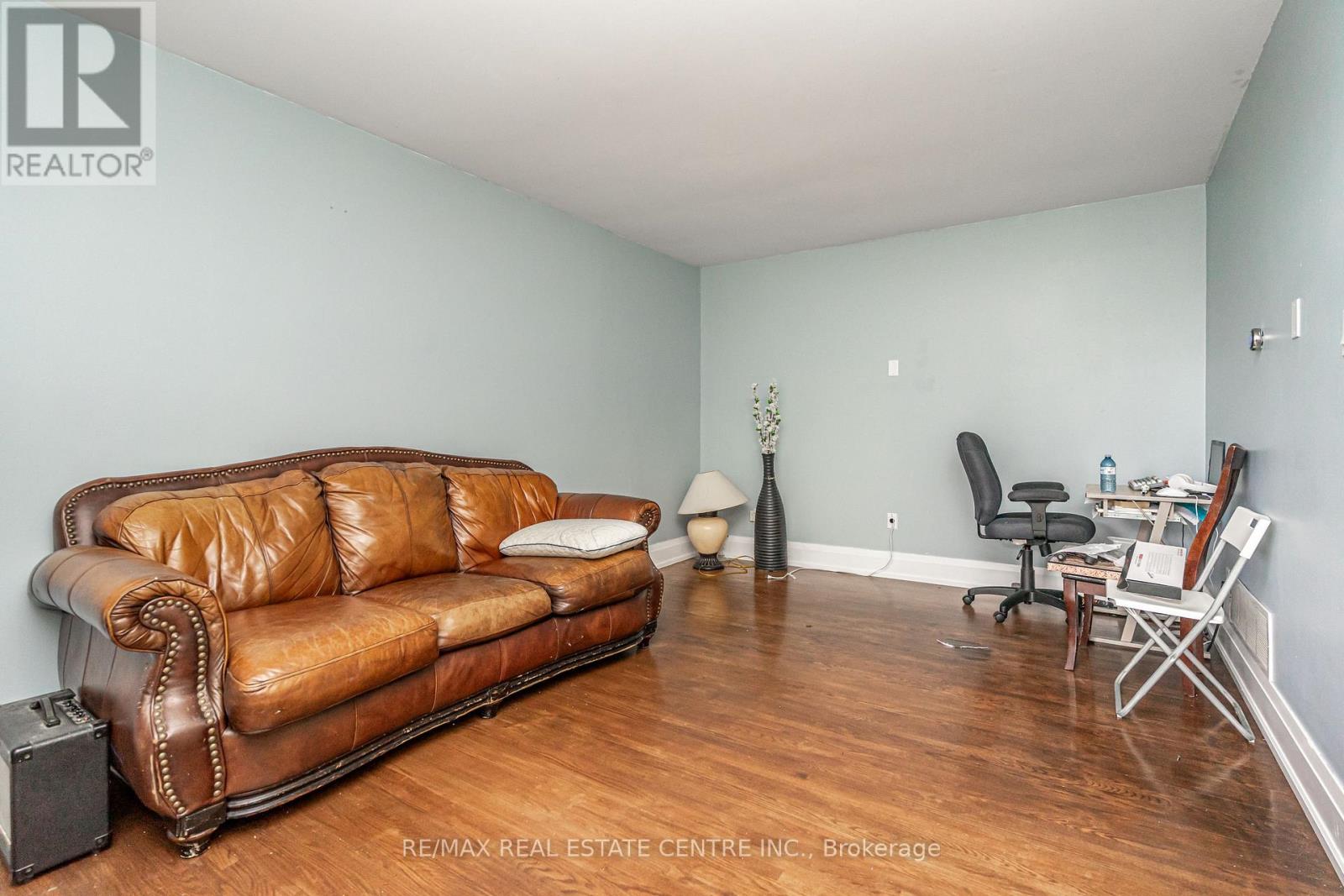 84 Crawley Drive, Brampton, Ontario  L6T 2S4 - Photo 6 - W12432083