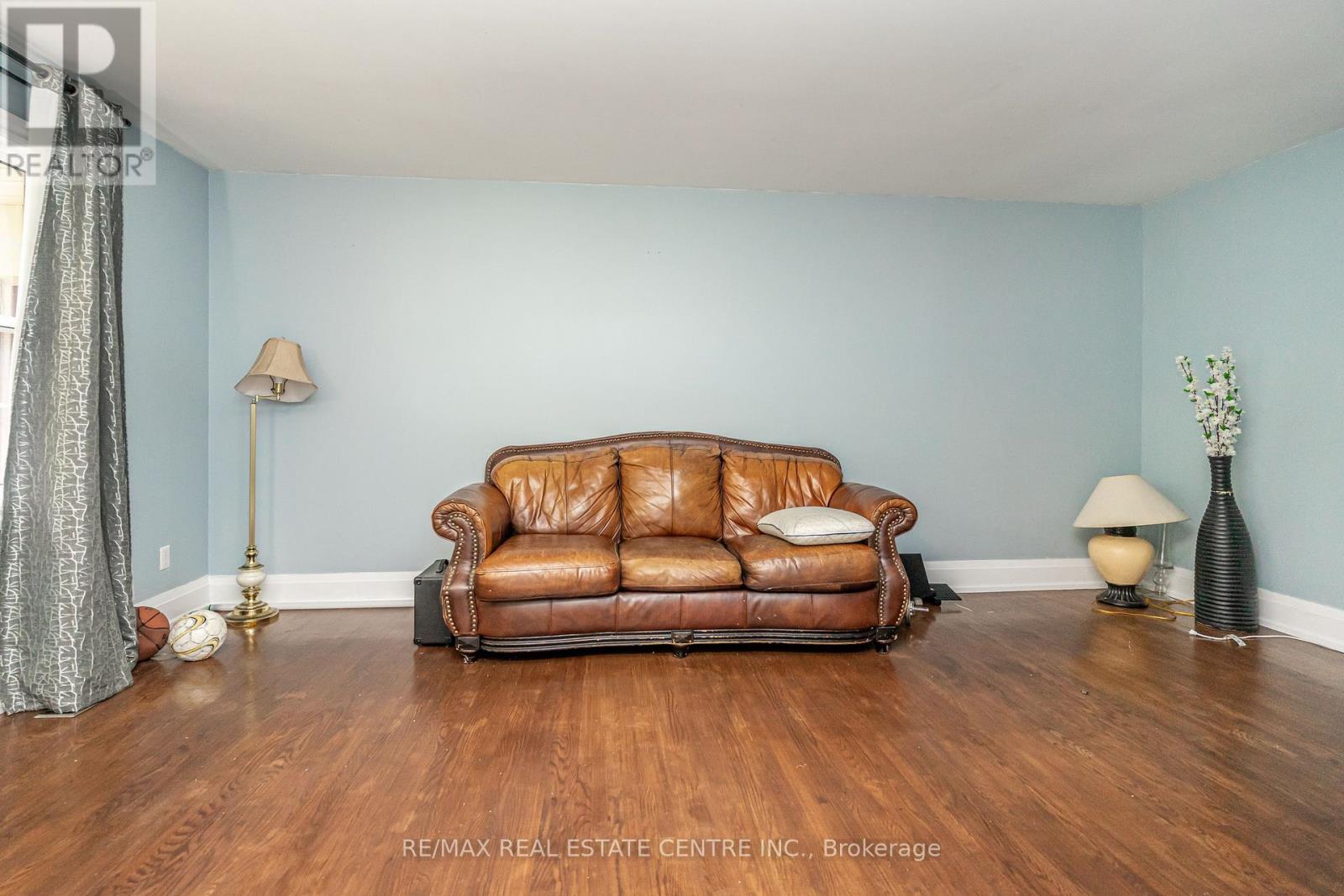 84 Crawley Drive, Brampton, Ontario  L6T 2S4 - Photo 7 - W12432083