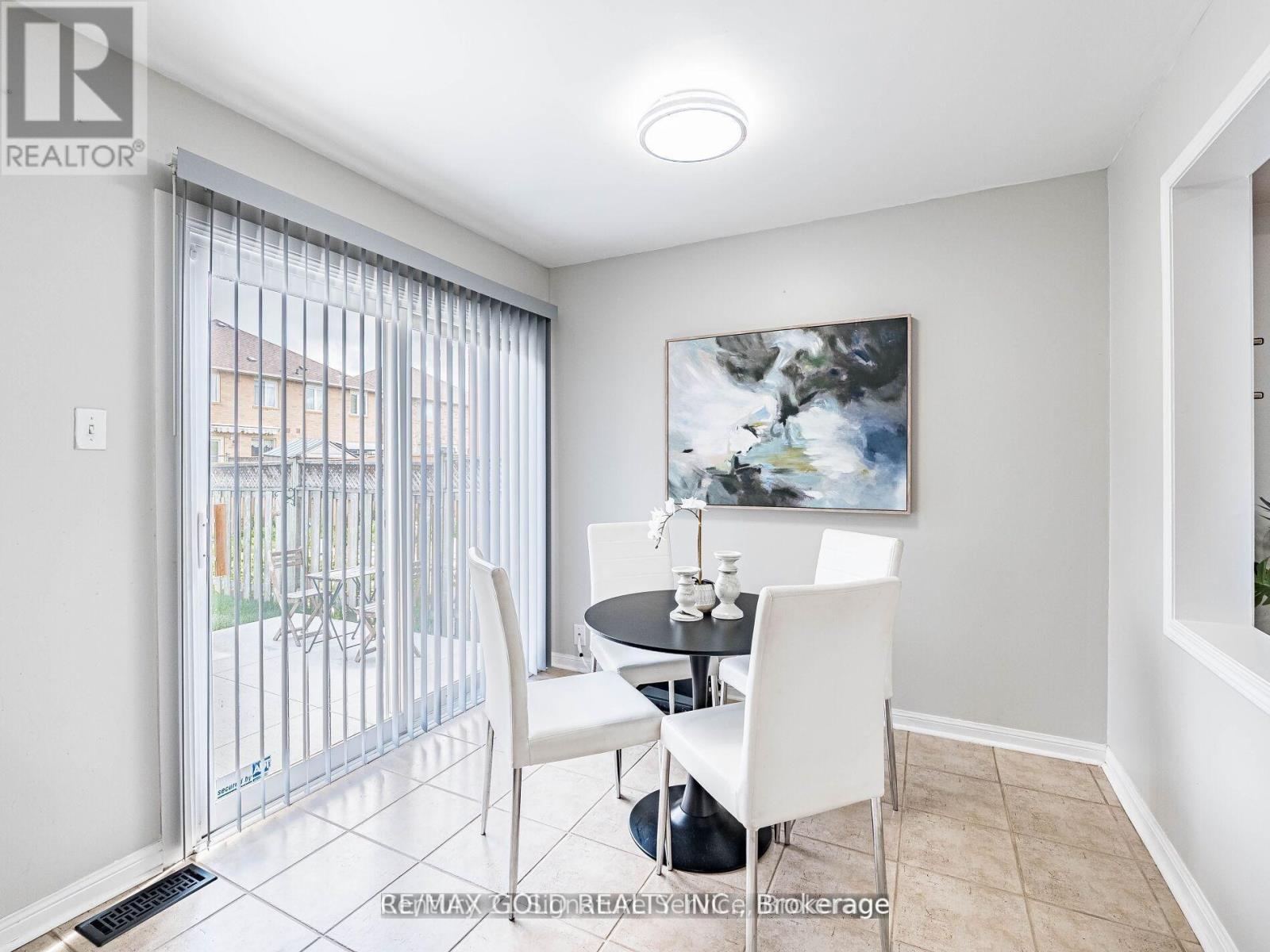 Upper - 7 Dunlop Court, Brampton, Ontario  L6X 4Z8 - Photo 14 - W12432085