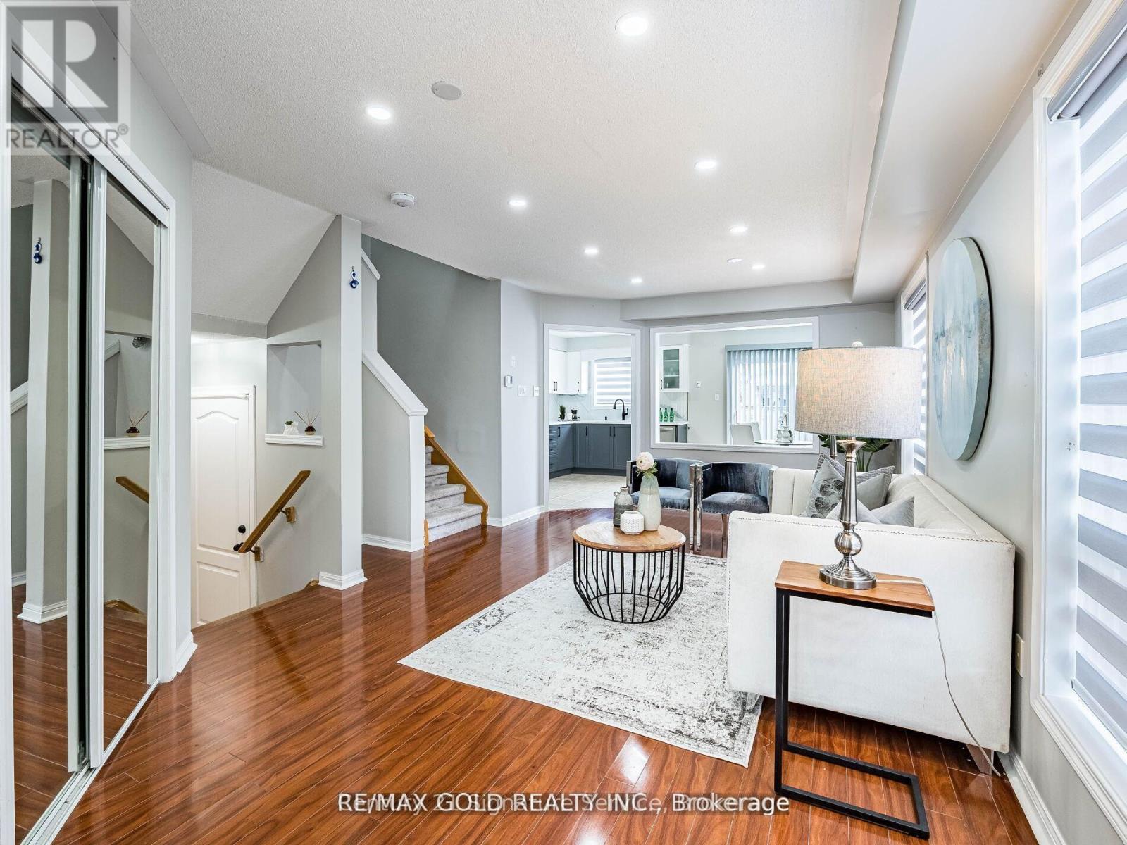 Upper - 7 Dunlop Court, Brampton, Ontario  L6X 4Z8 - Photo 5 - W12432085