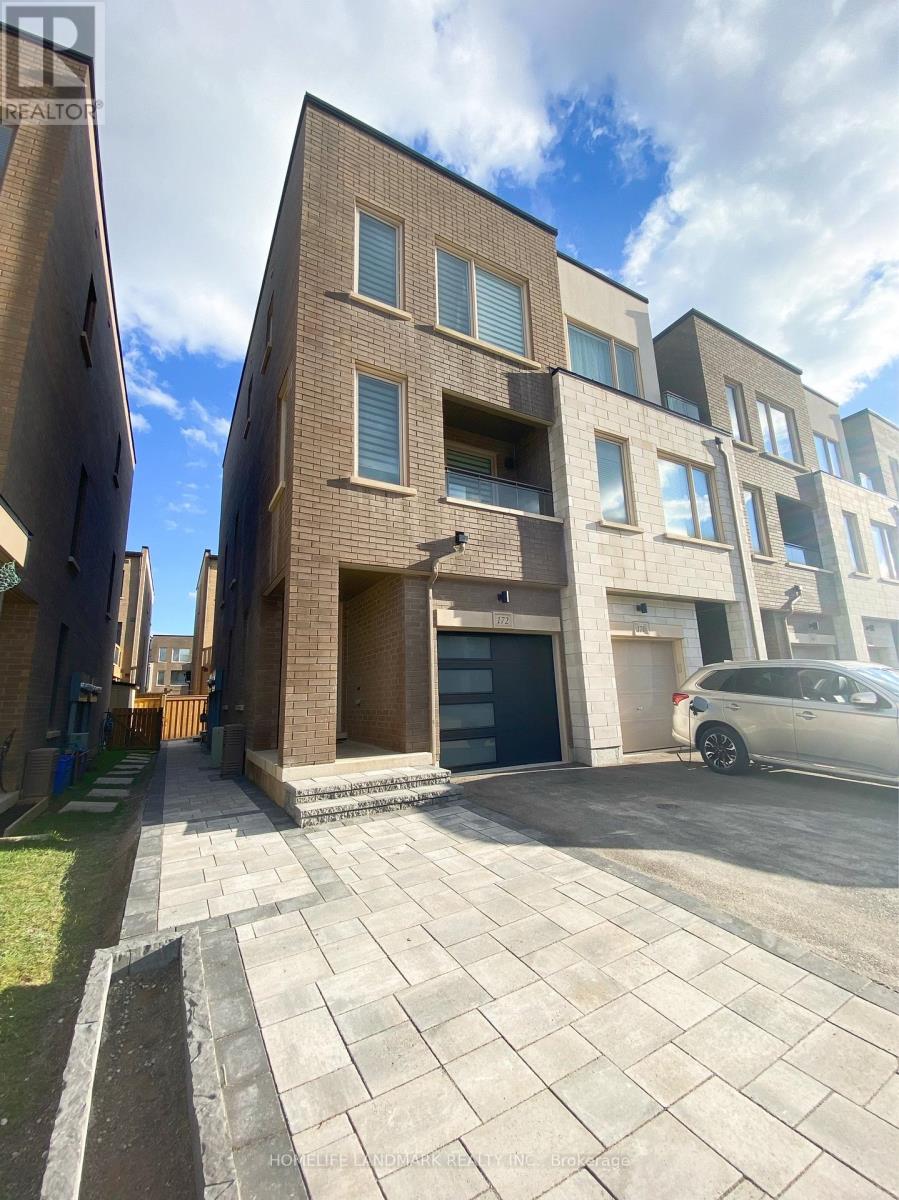 172 Squire Crescent, Oakville, Ontario  L6H 0L7 - Photo 2 - W12432087