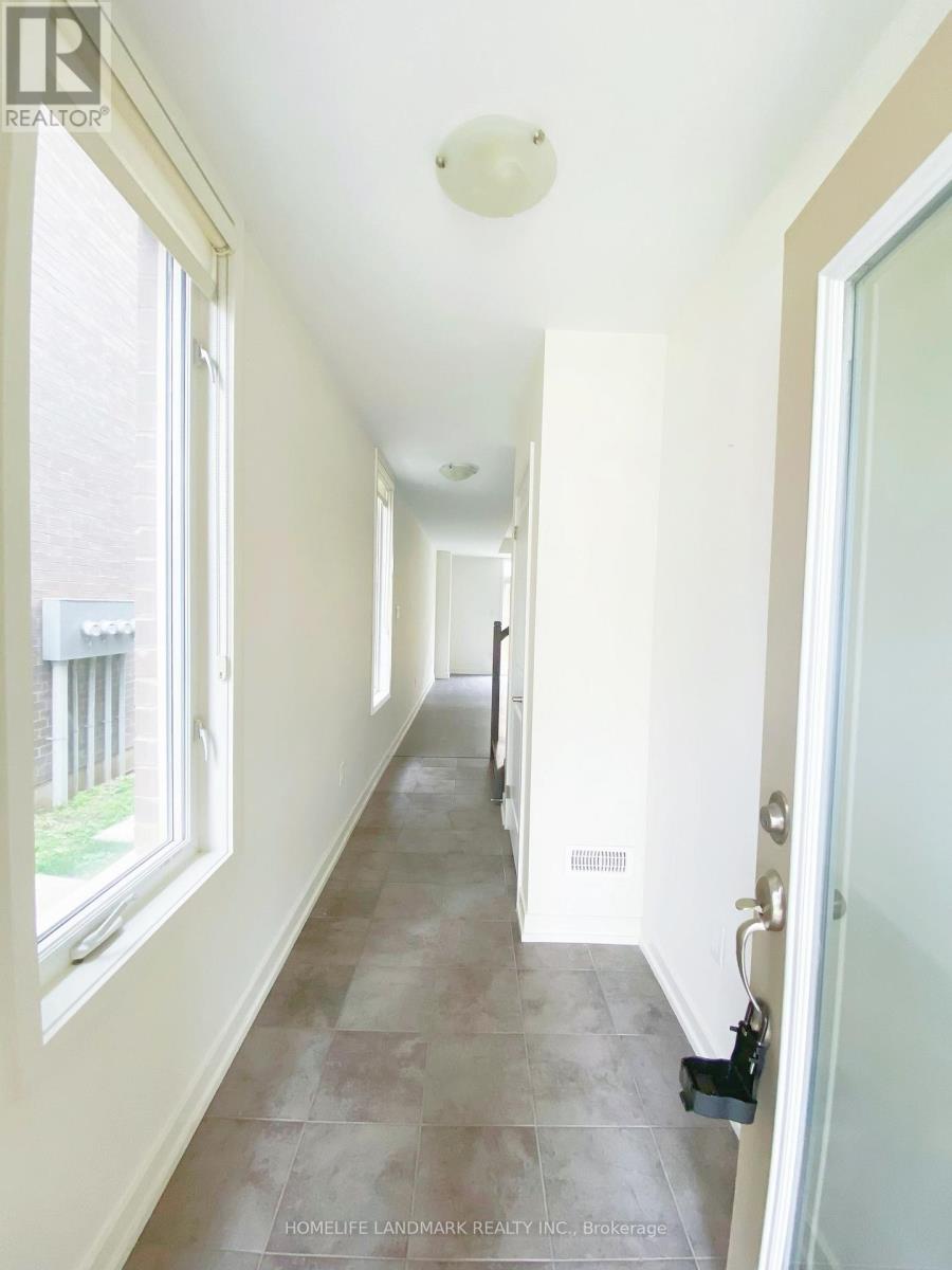 172 Squire Crescent, Oakville, Ontario  L6H 0L7 - Photo 3 - W12432087