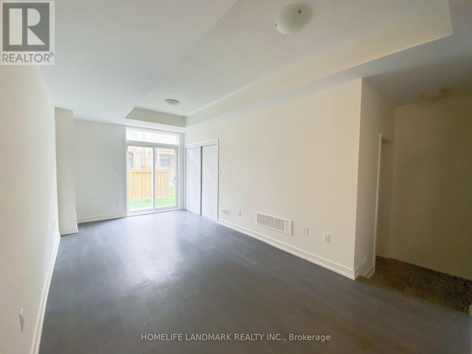 172 Squire Crescent, Oakville, Ontario  L6H 0L7 - Photo 5 - W12432087