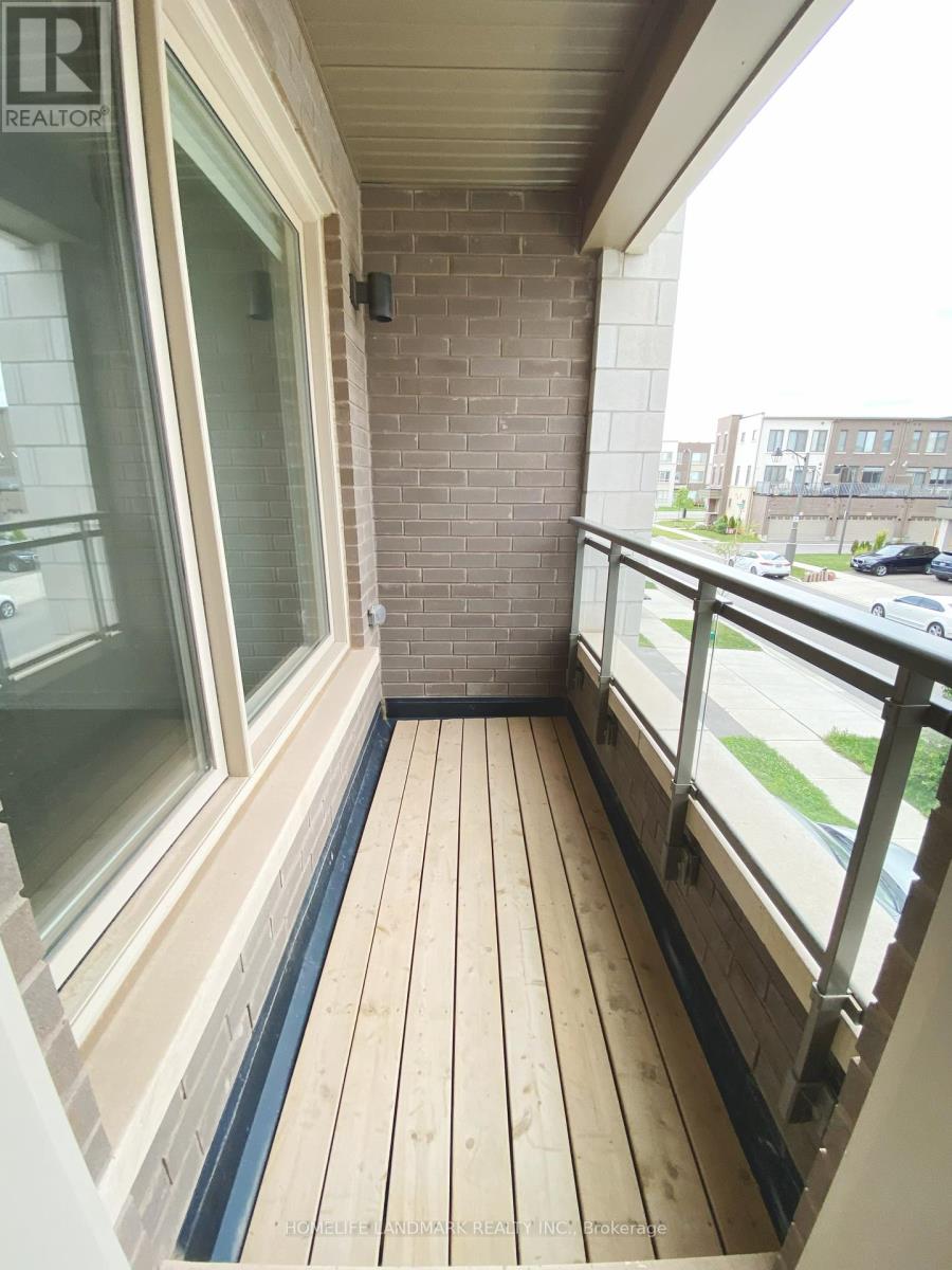 172 Squire Crescent, Oakville, Ontario  L6H 0L7 - Photo 9 - W12432087