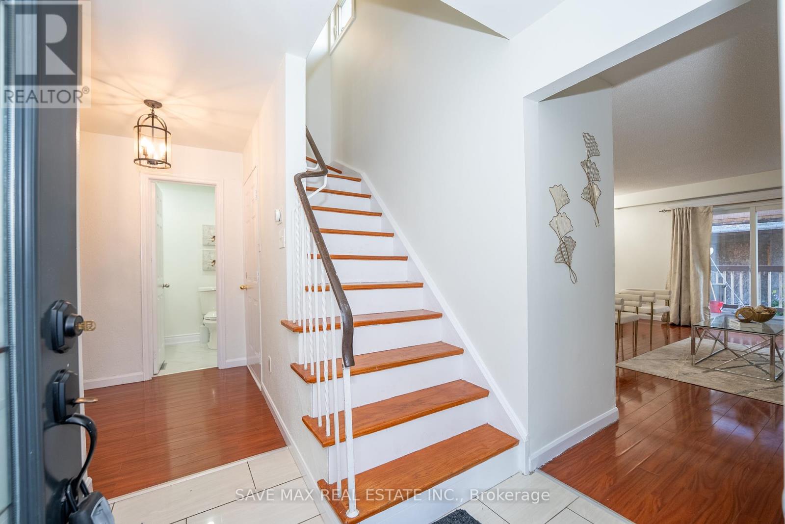 28 Gailwood Court, Brampton, Ontario  L6S 2E2 - Photo 4 - W12432090