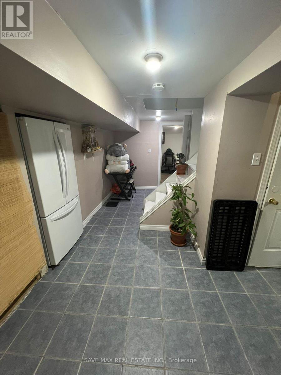 28 Gailwood Court, Brampton, Ontario  L6S 2E2 - Photo 41 - W12432090