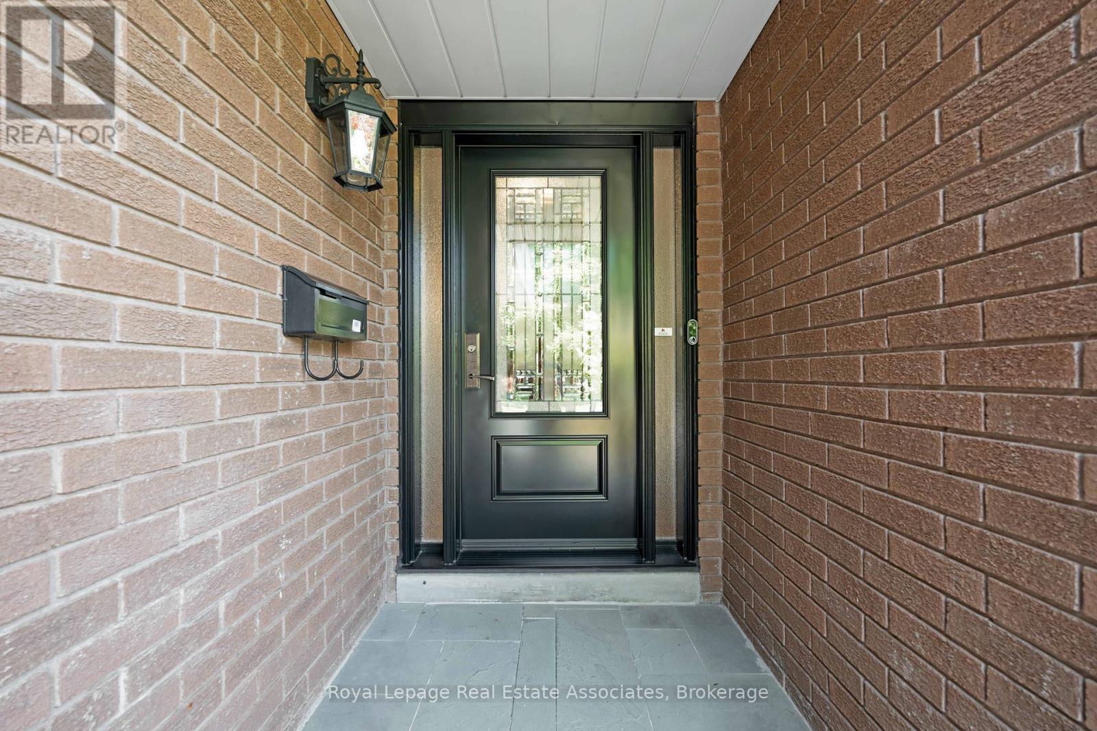 1202 Monks Passage, Oakville, Ontario  L6M 1M2 - Photo 2 - W12432097