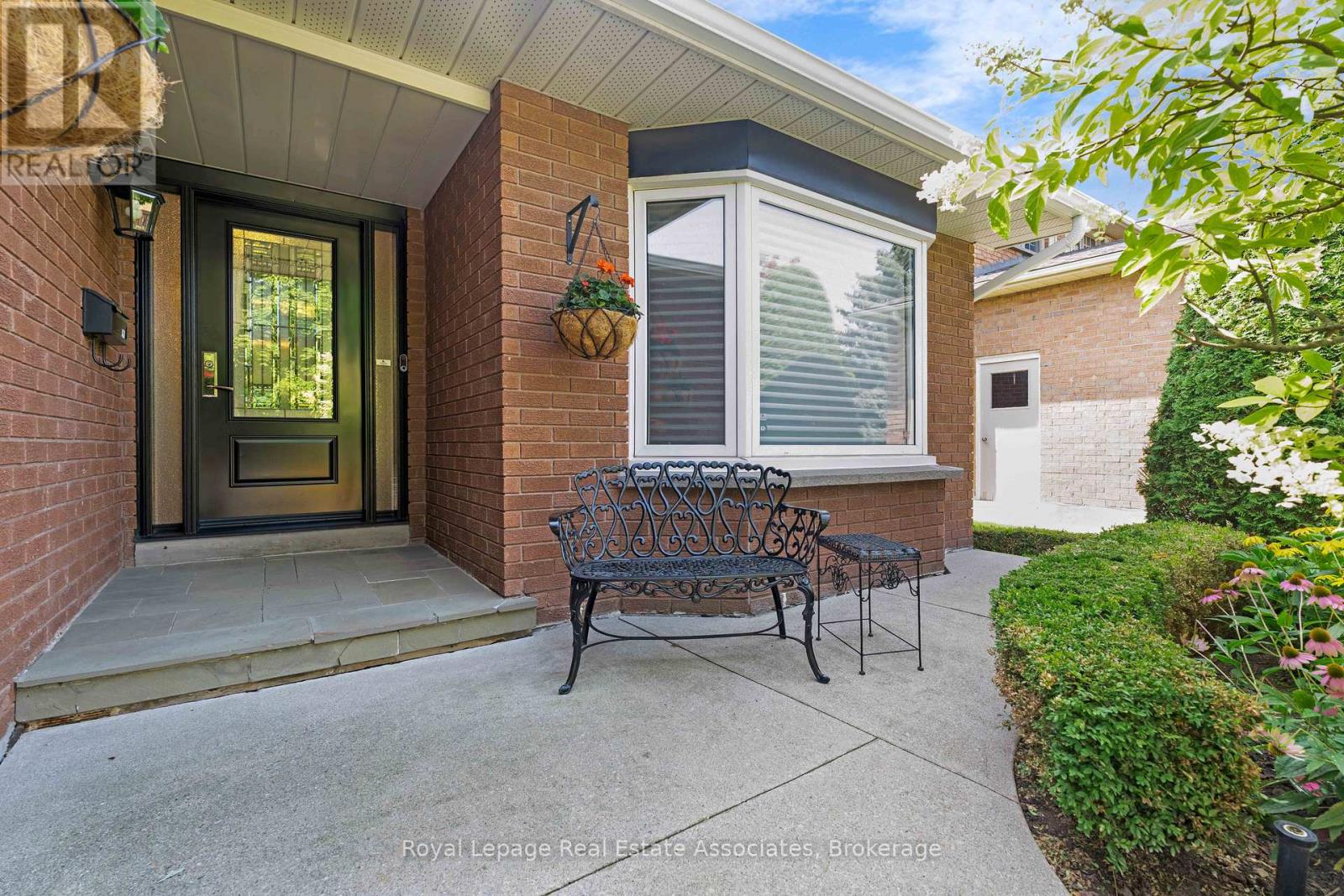 1202 Monks Passage, Oakville, Ontario  L6M 1M2 - Photo 3 - W12432097