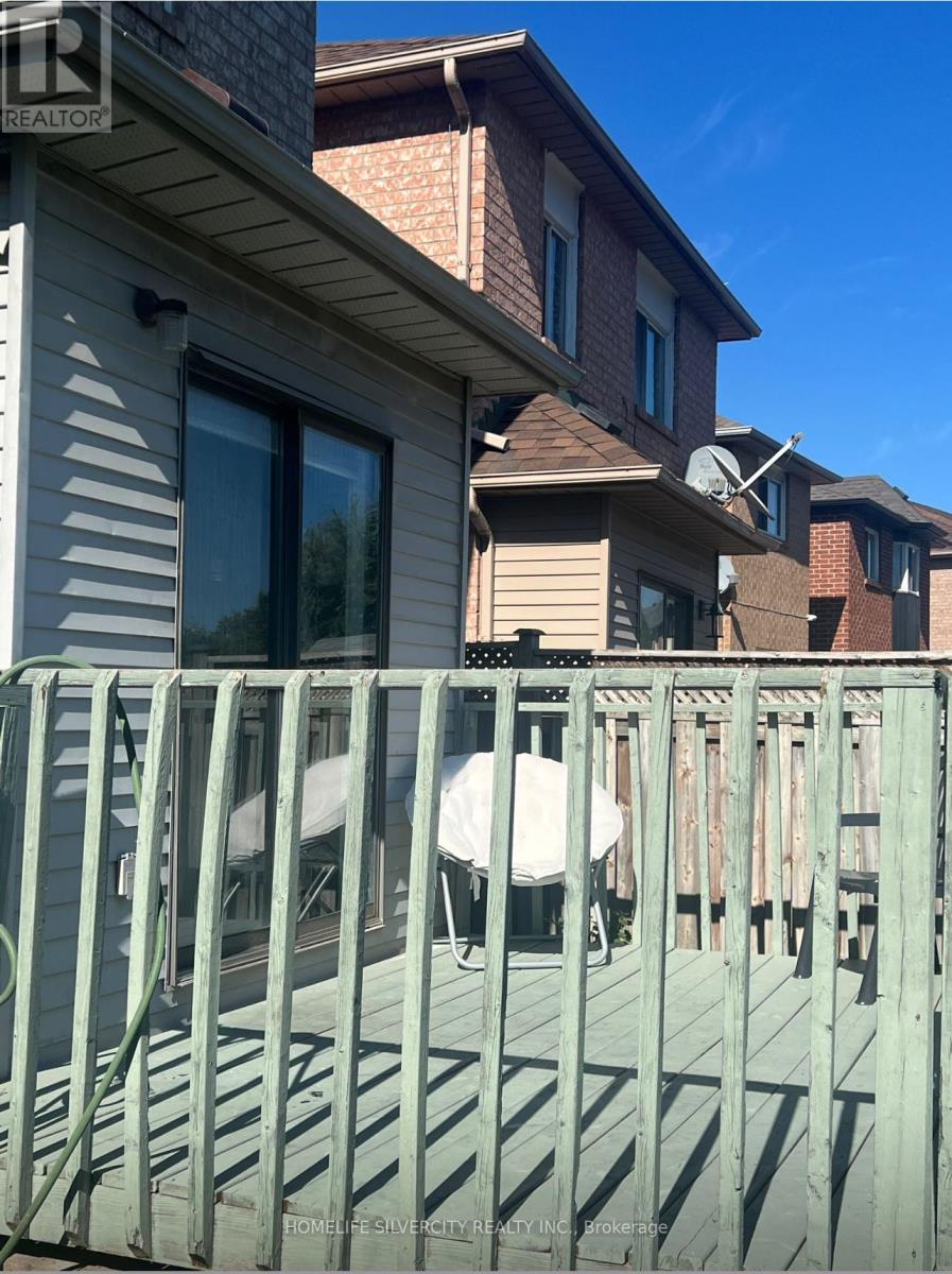 63 Cedar Wood Crescent, Brampton, Ontario  L6X 4J9 - Photo 7 - W12432134