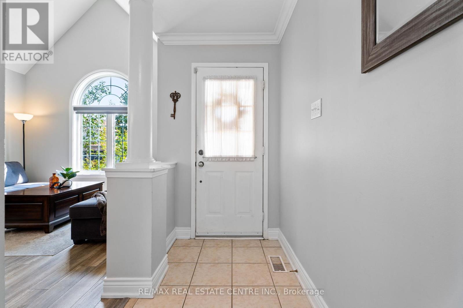 19 Mcnally Street, Halton Hills, Ontario  L7G 6B7 - Photo 12 - W12432158