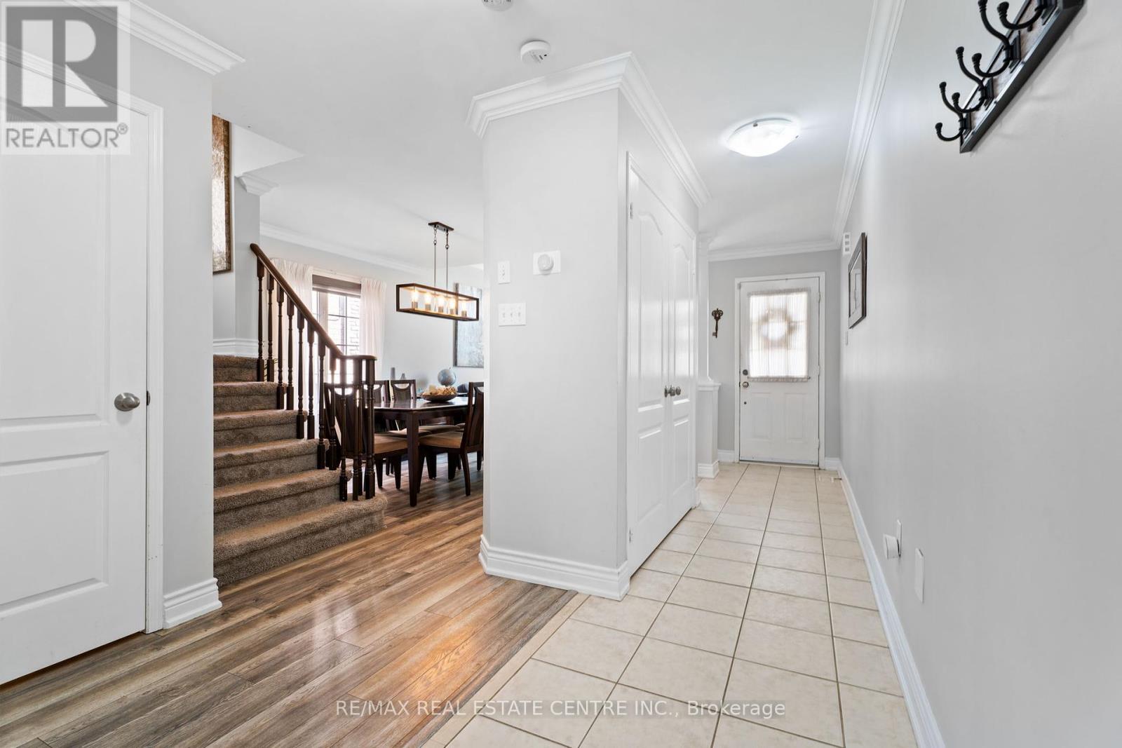 19 Mcnally Street, Halton Hills, Ontario  L7G 6B7 - Photo 13 - W12432158