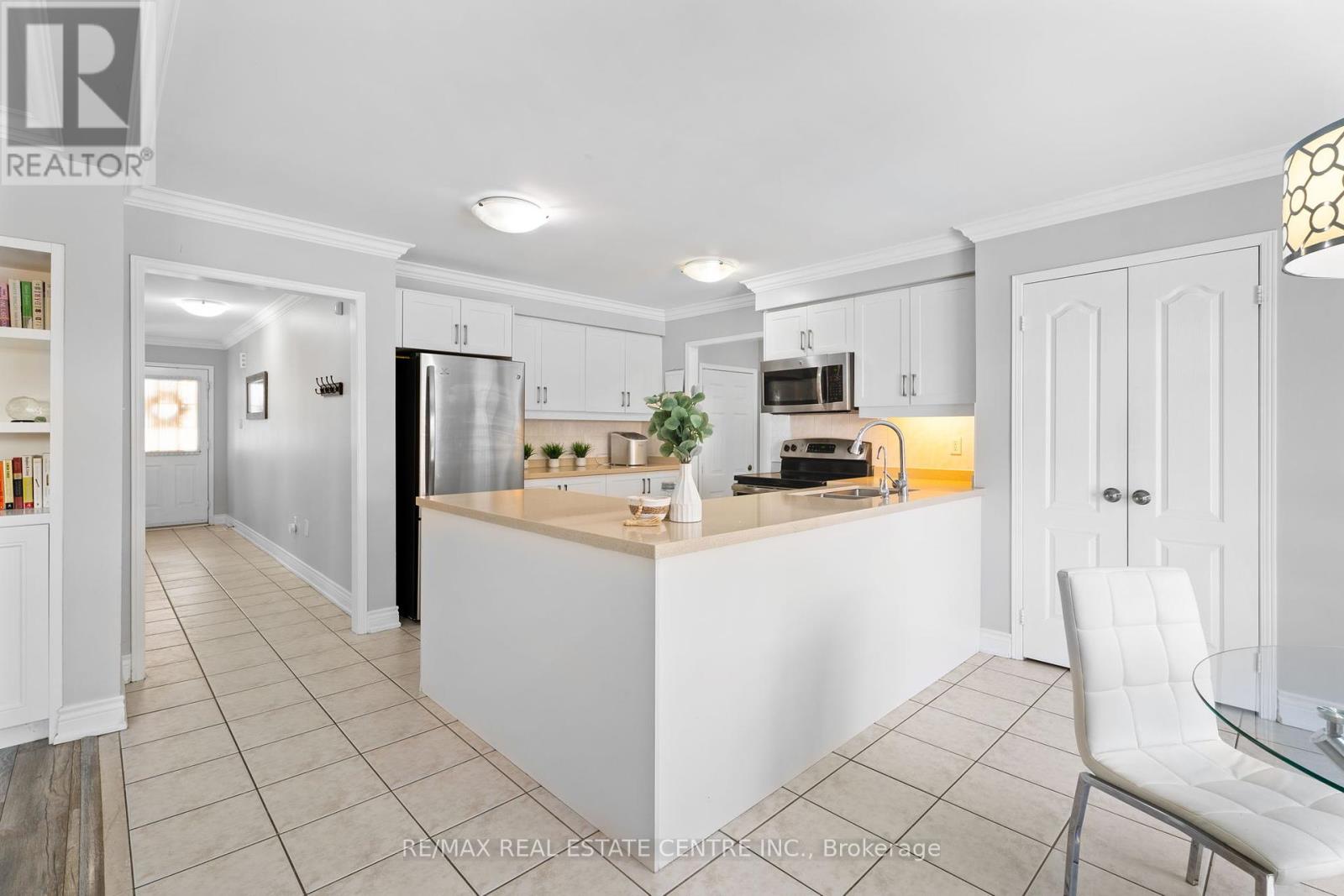 19 Mcnally Street, Halton Hills, Ontario  L7G 6B7 - Photo 19 - W12432158