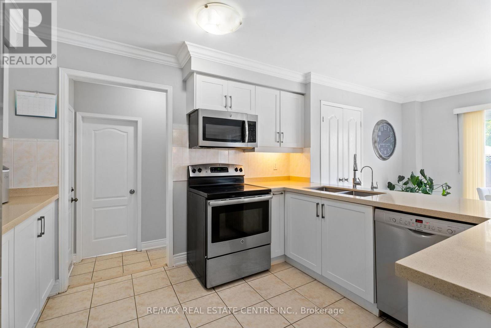 19 Mcnally Street, Halton Hills, Ontario  L7G 6B7 - Photo 21 - W12432158