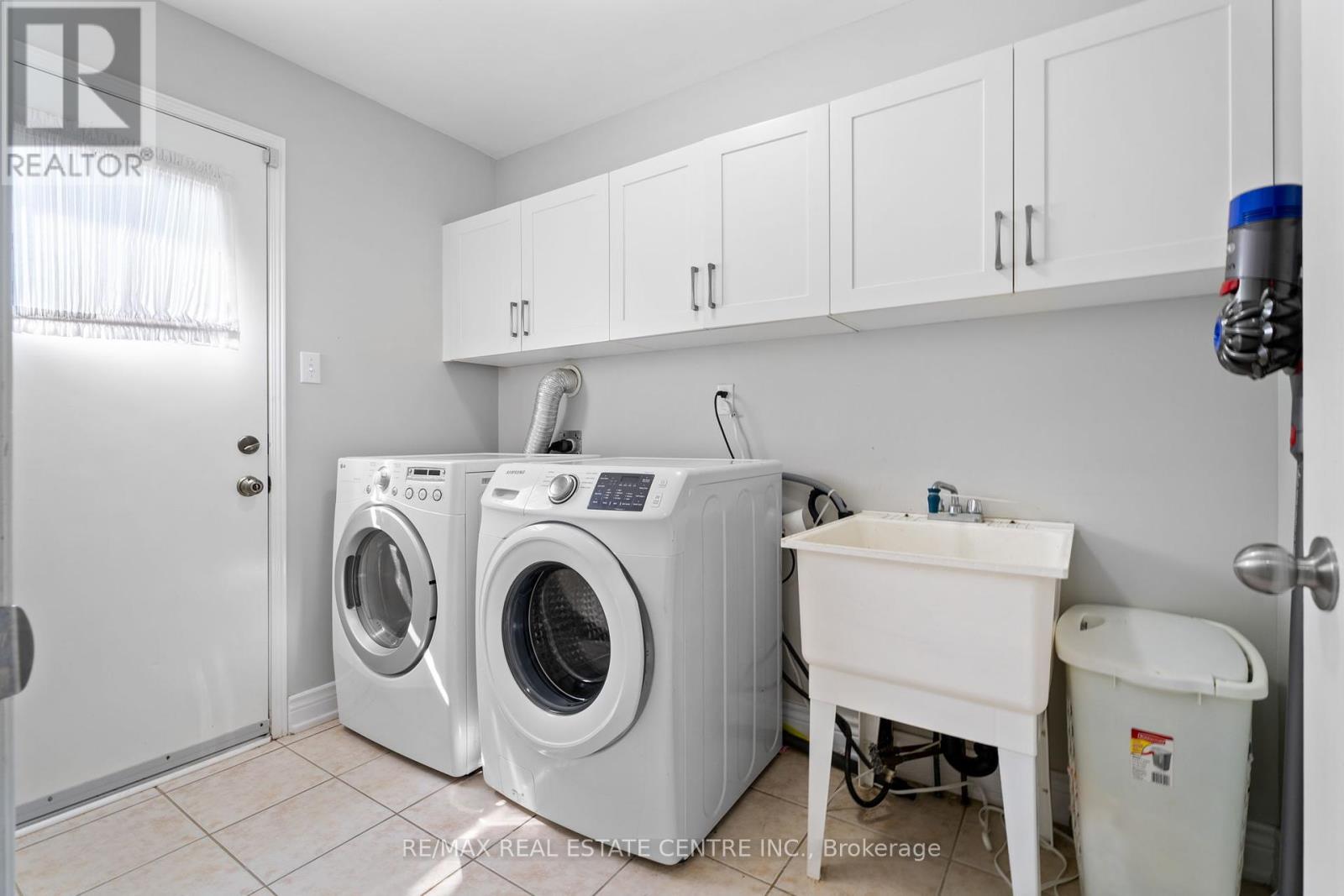 19 Mcnally Street, Halton Hills, Ontario  L7G 6B7 - Photo 28 - W12432158