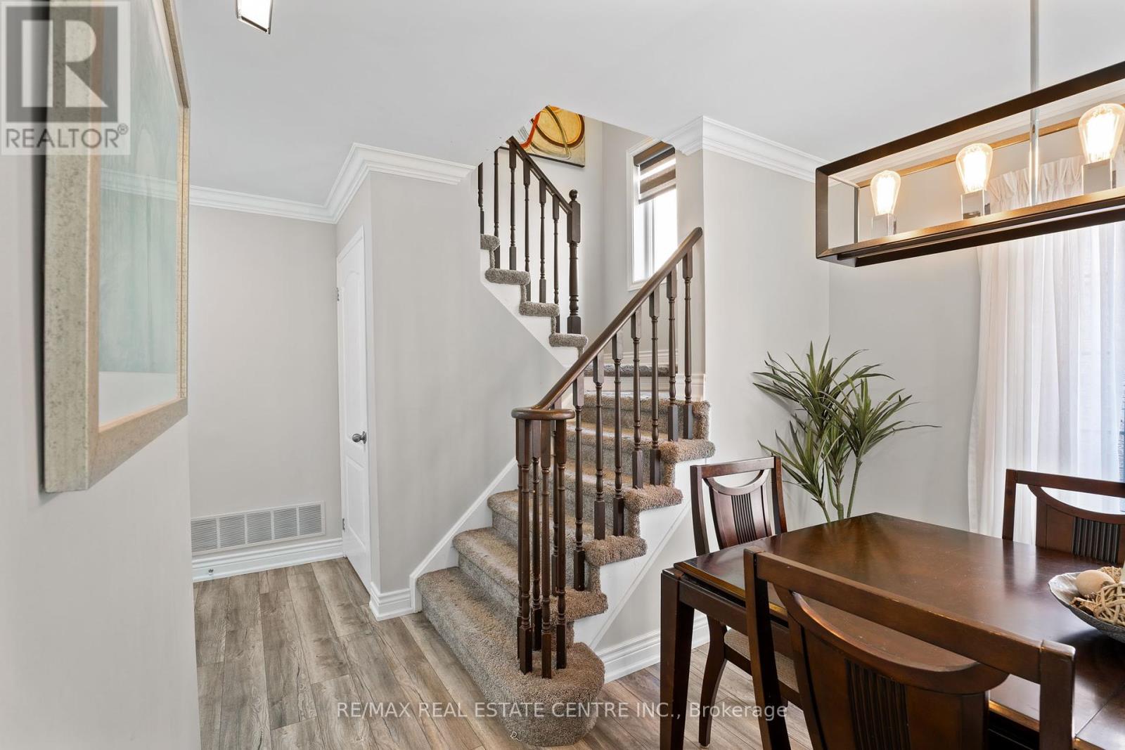 19 Mcnally Street, Halton Hills, Ontario  L7G 6B7 - Photo 29 - W12432158