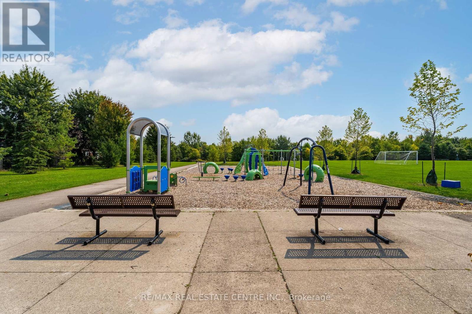 19 Mcnally Street, Halton Hills, Ontario  L7G 6B7 - Photo 9 - W12432158