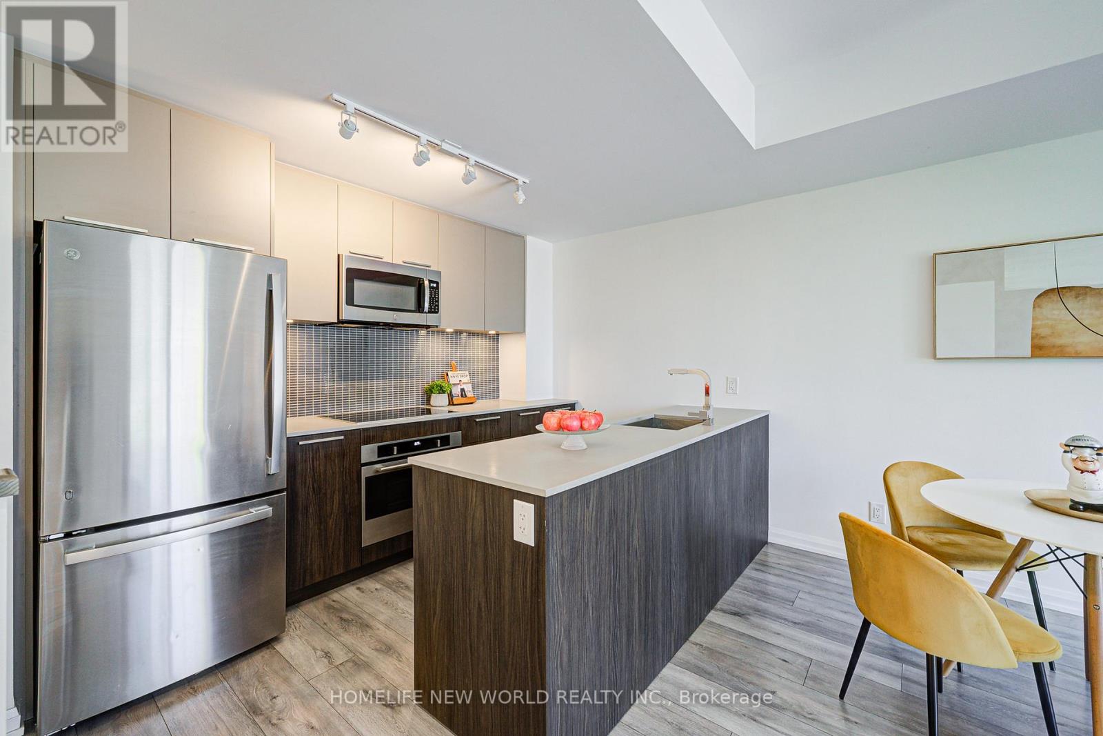 Th 18 - 10 Brin Drive, Toronto, Ontario  M8X 0B3 - Photo 3 - W12432162