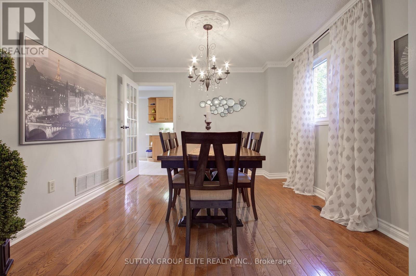 411 The Thicket, Mississauga, Ontario  L5G 4P6 - Photo 11 - W12432178