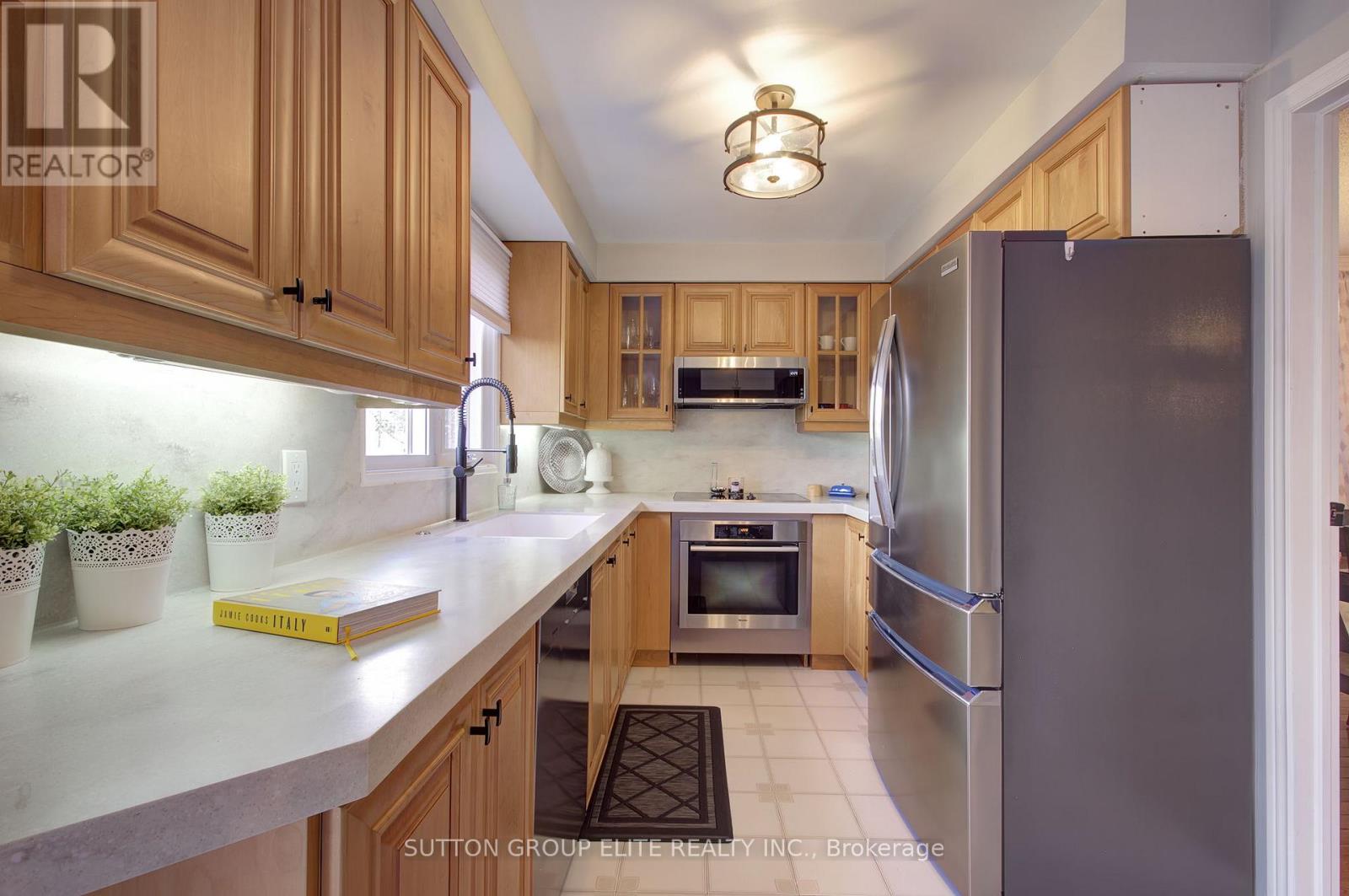 411 The Thicket, Mississauga, Ontario  L5G 4P6 - Photo 16 - W12432178
