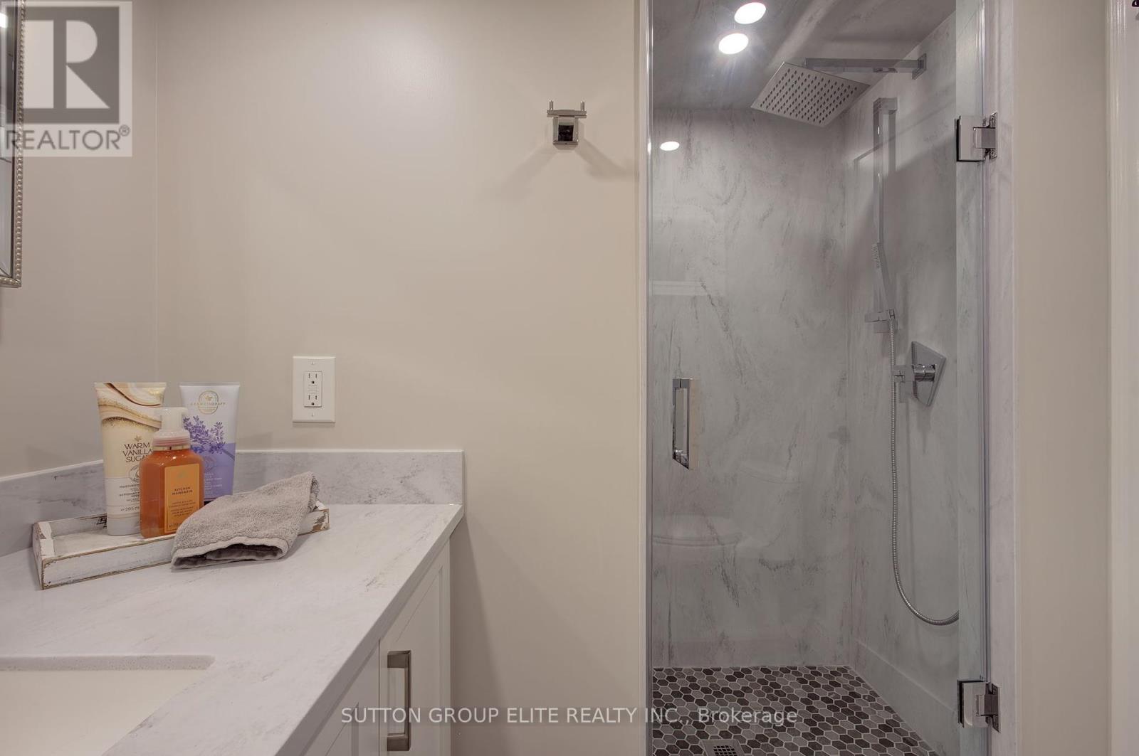 411 The Thicket, Mississauga, Ontario  L5G 4P6 - Photo 38 - W12432178