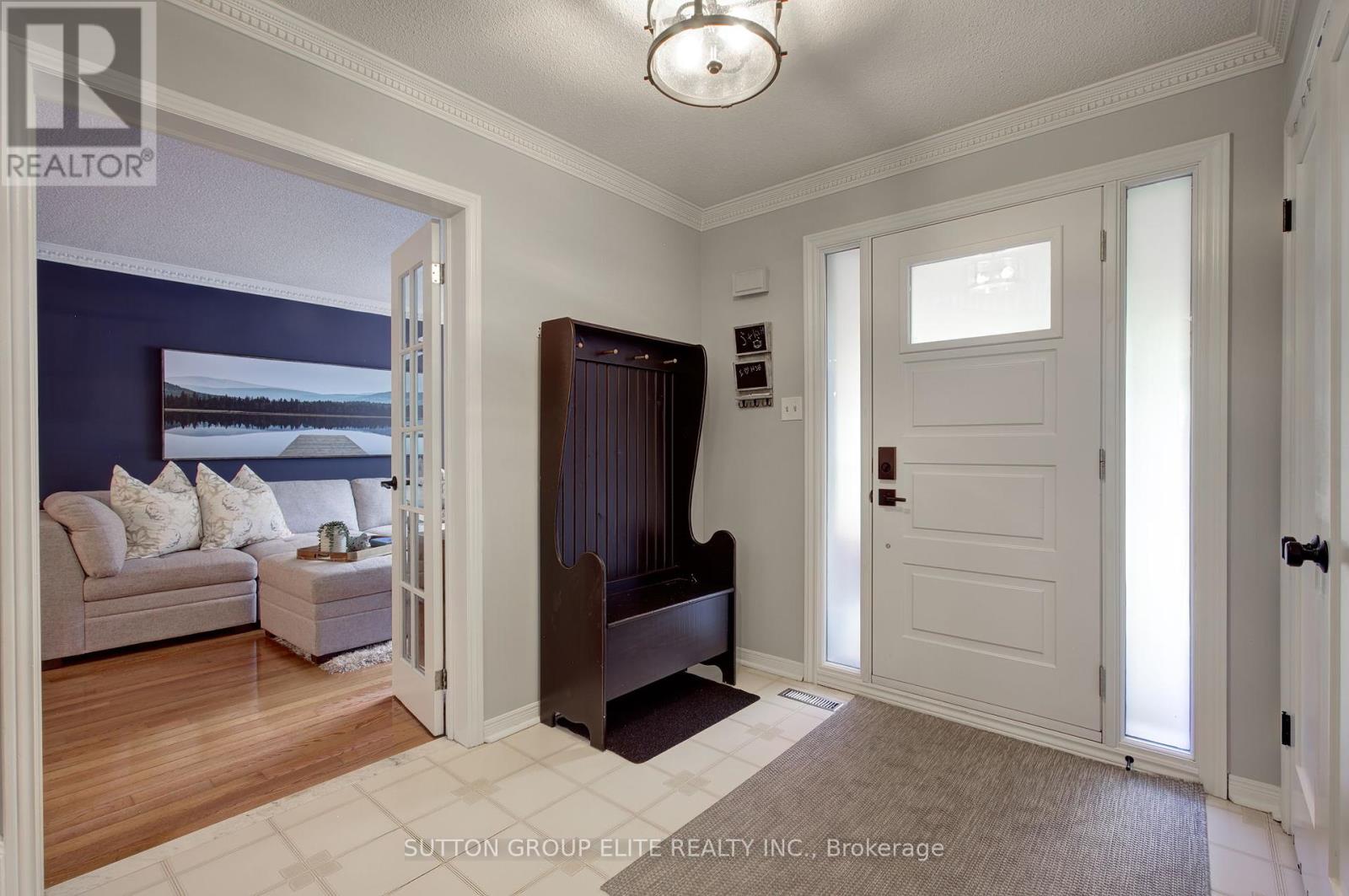 411 The Thicket, Mississauga, Ontario  L5G 4P6 - Photo 5 - W12432178