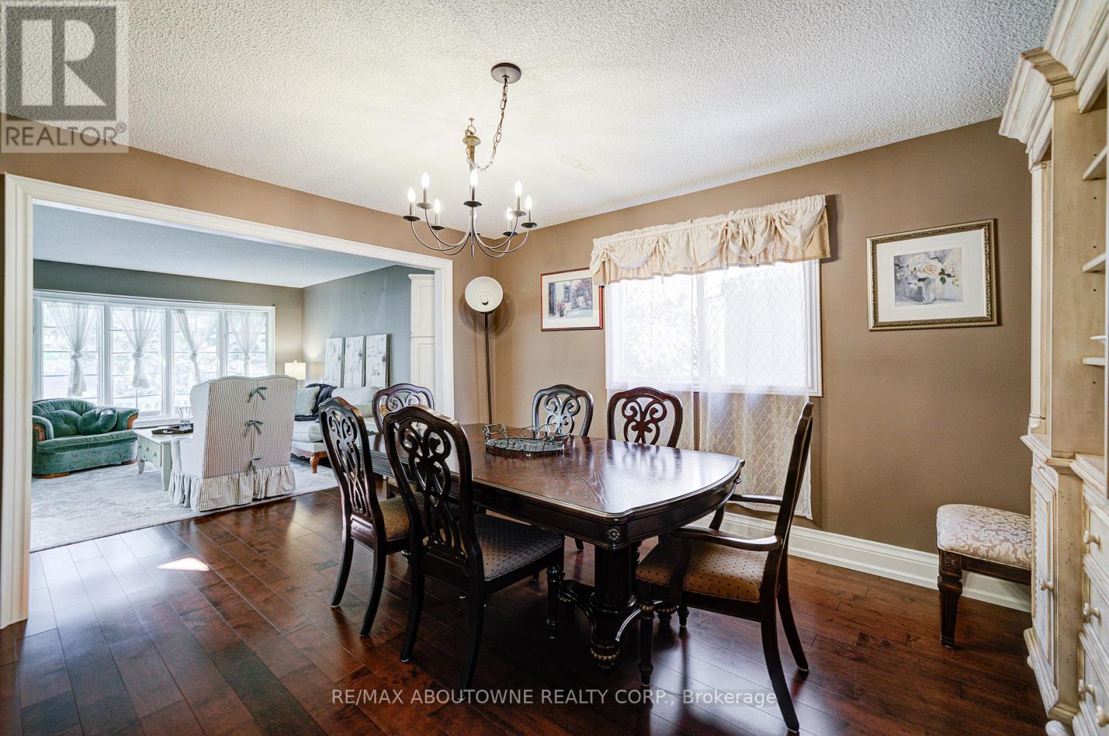 2193 Meadowland Drive, Oakville, Ontario  L6H 6H2 - Photo 10 - W12432182
