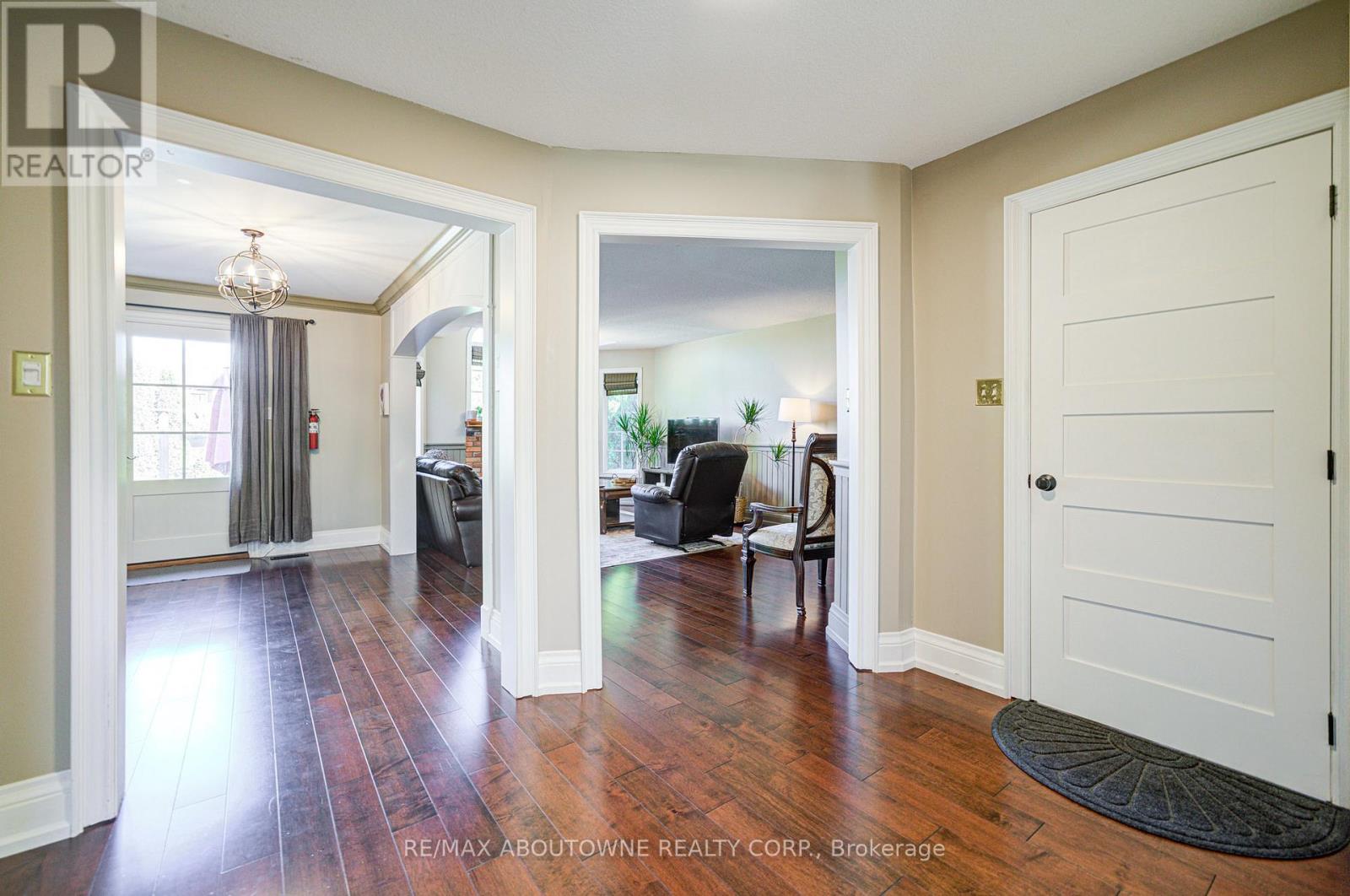 2193 Meadowland Drive, Oakville, Ontario  L6H 6H2 - Photo 12 - W12432182