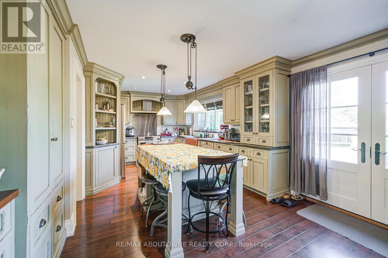 2193 Meadowland Drive, Oakville, Ontario  L6H 6H2 - Photo 15 - W12432182