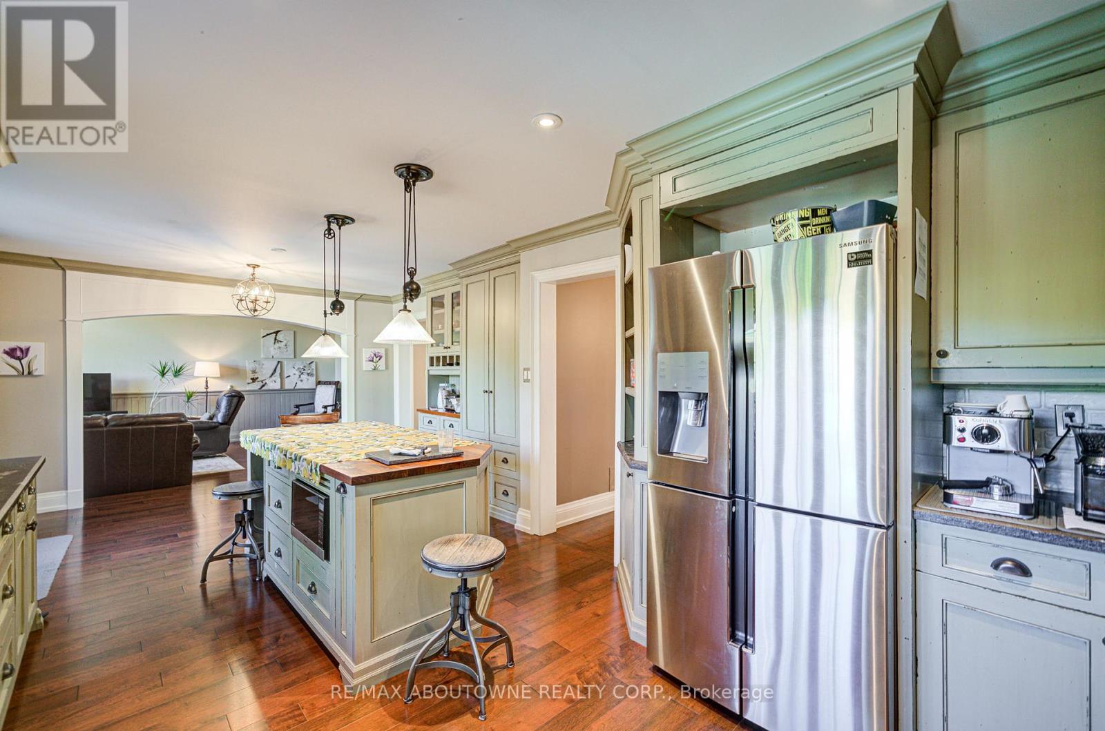 2193 Meadowland Drive, Oakville, Ontario  L6H 6H2 - Photo 16 - W12432182