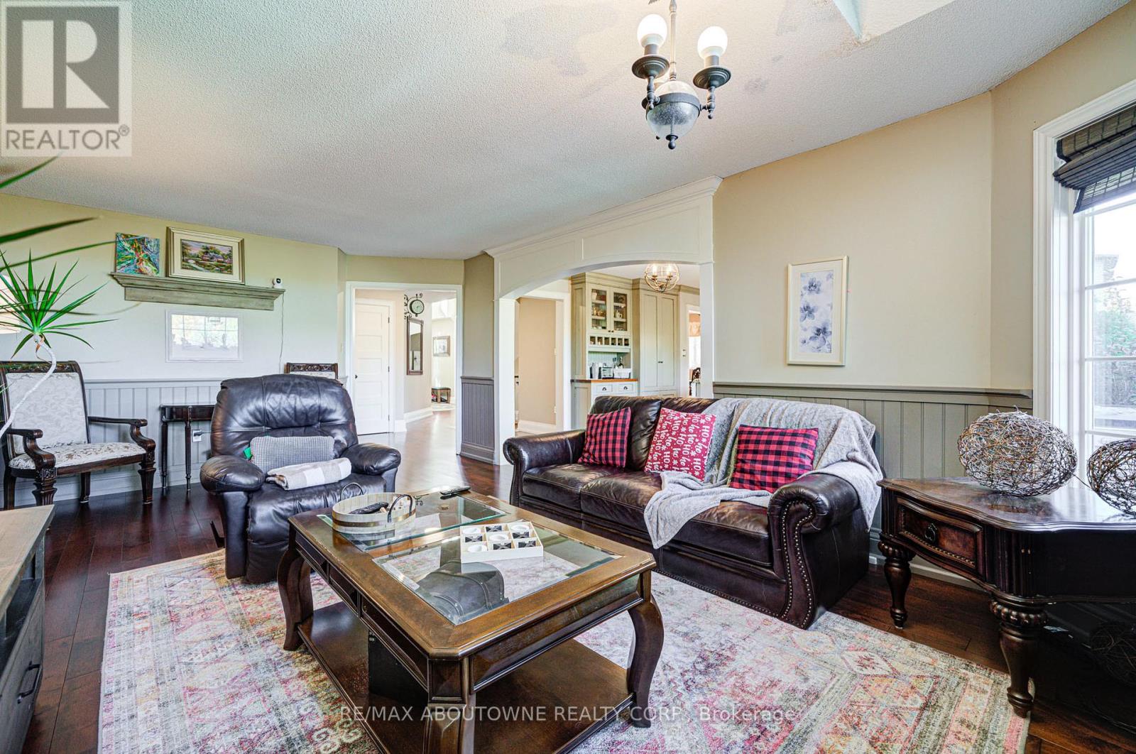 2193 Meadowland Drive, Oakville, Ontario  L6H 6H2 - Photo 21 - W12432182