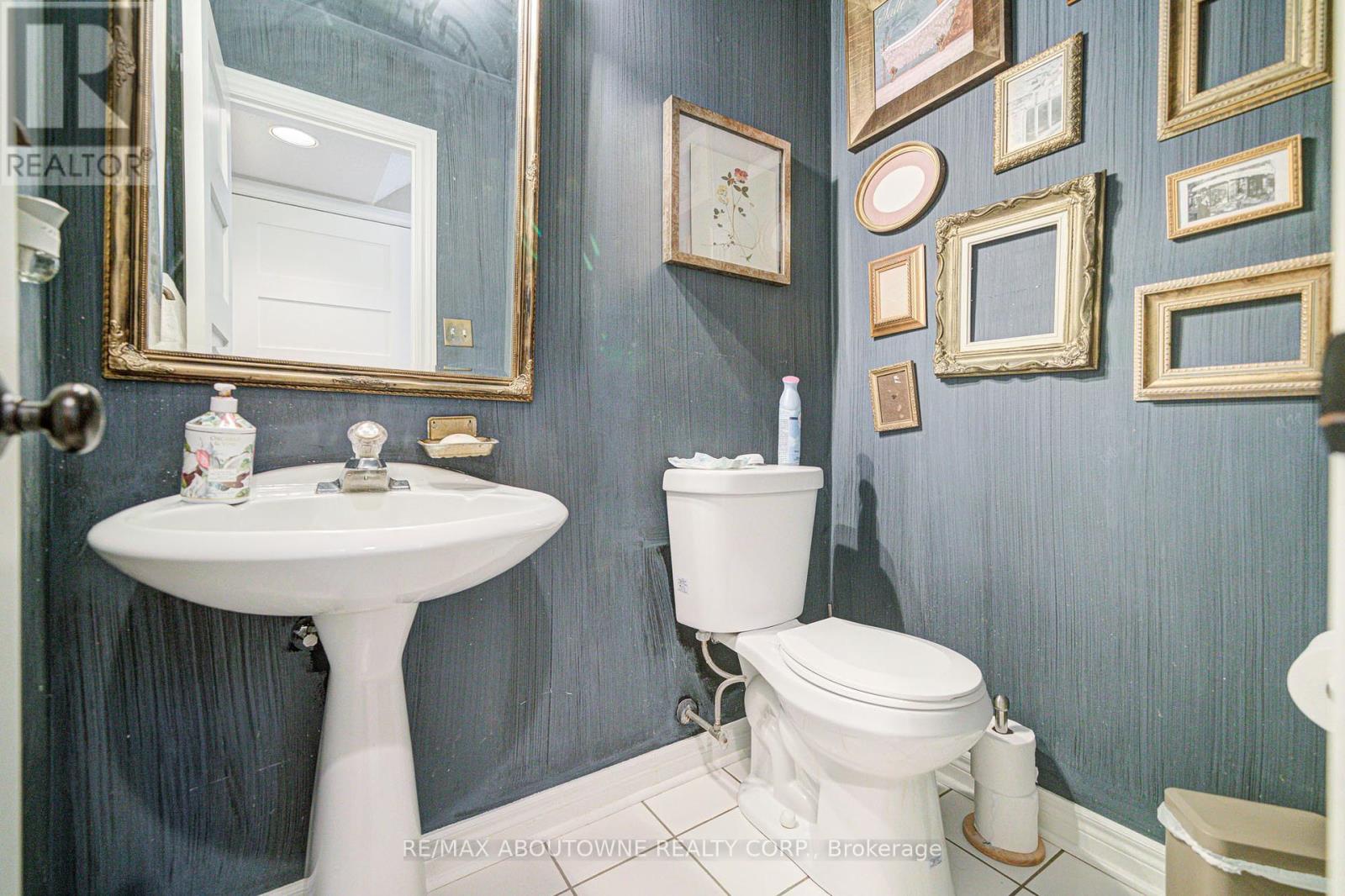2193 Meadowland Drive, Oakville, Ontario  L6H 6H2 - Photo 24 - W12432182