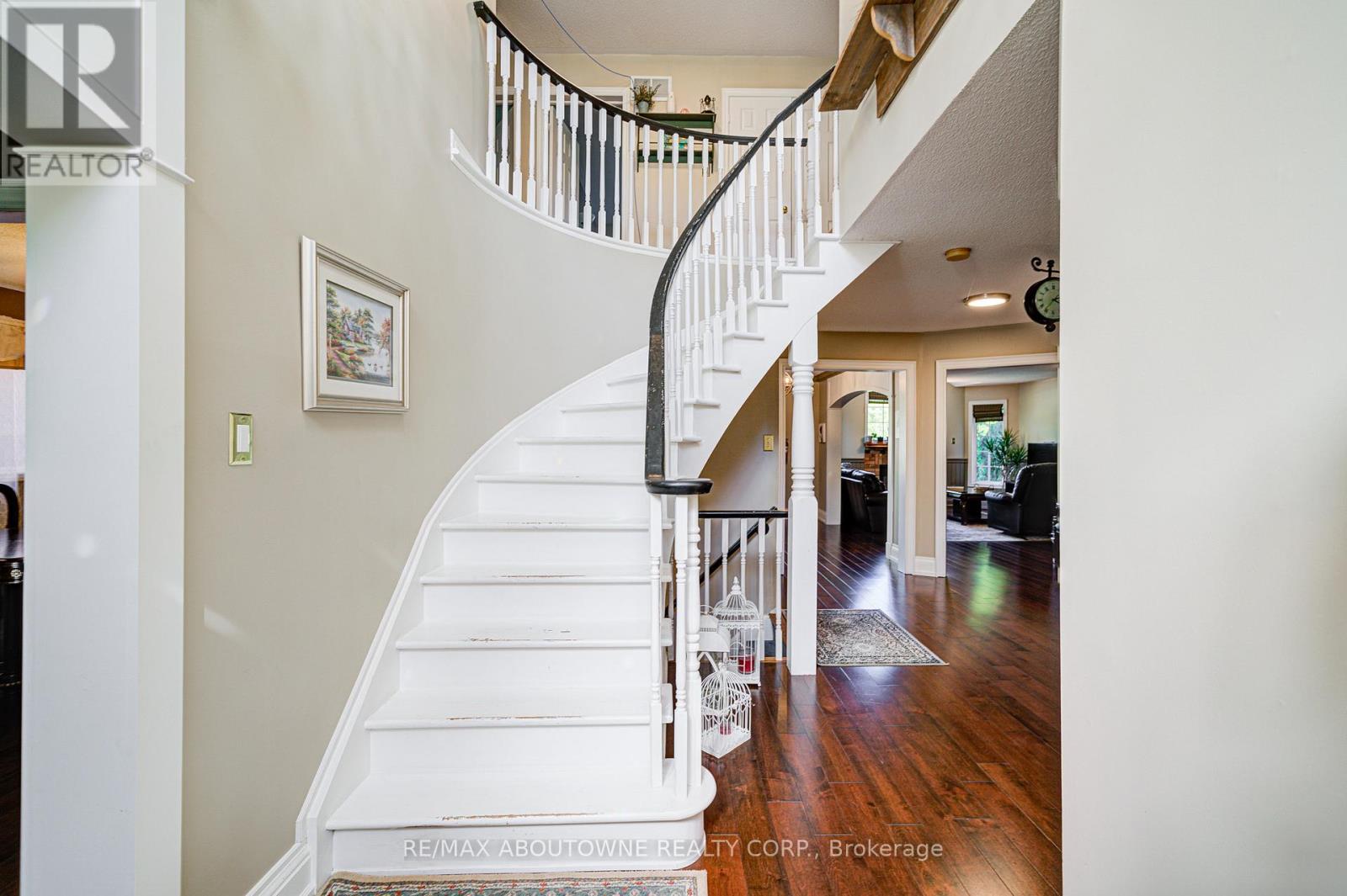 2193 Meadowland Drive, Oakville, Ontario  L6H 6H2 - Photo 25 - W12432182