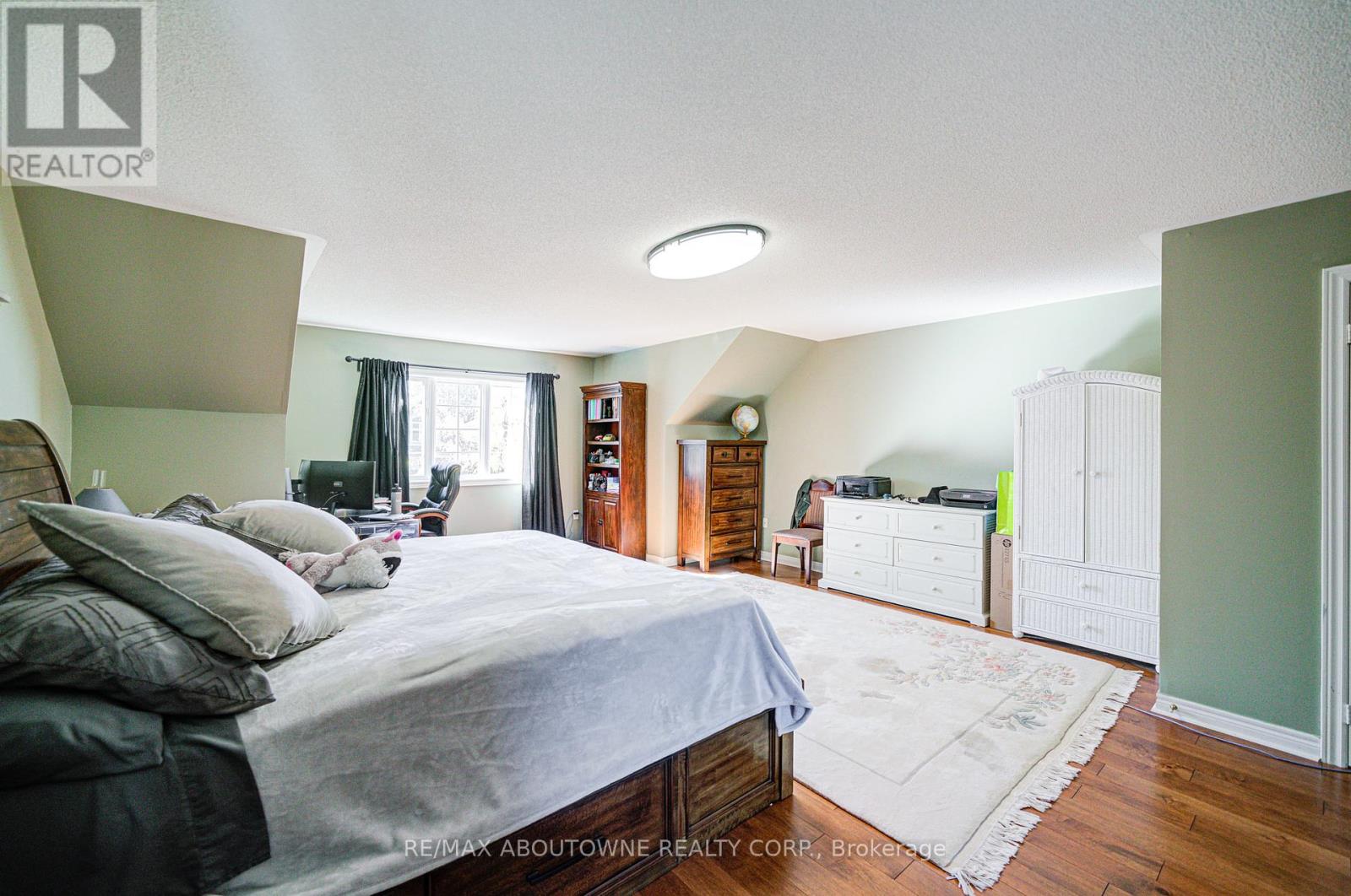 2193 Meadowland Drive, Oakville, Ontario  L6H 6H2 - Photo 36 - W12432182